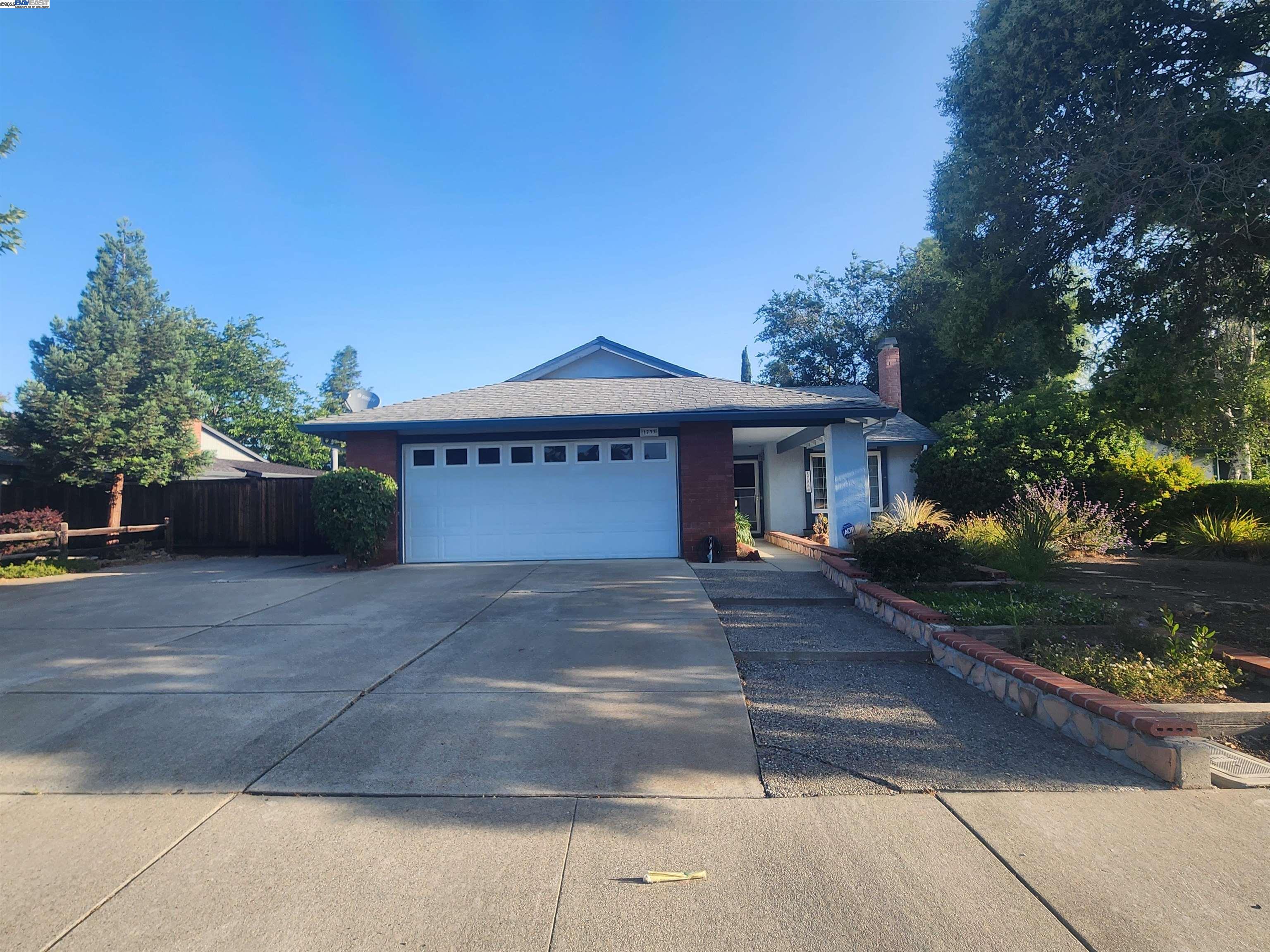 1733 Carnation Cir, Livermore, California 94551, 4 Bedrooms Bedrooms, 8 Rooms Rooms,2 BathroomsBathrooms,Residential Lease,For Rent,1733 Carnation Cir,41101771