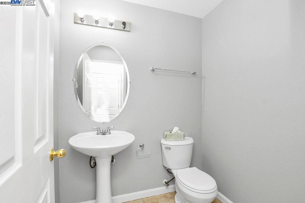 Detail Gallery Image 12 of 30 For 3681 Yacht Dr, Discovery Bay,  CA 94505 - 4 Beds | 2/1 Baths