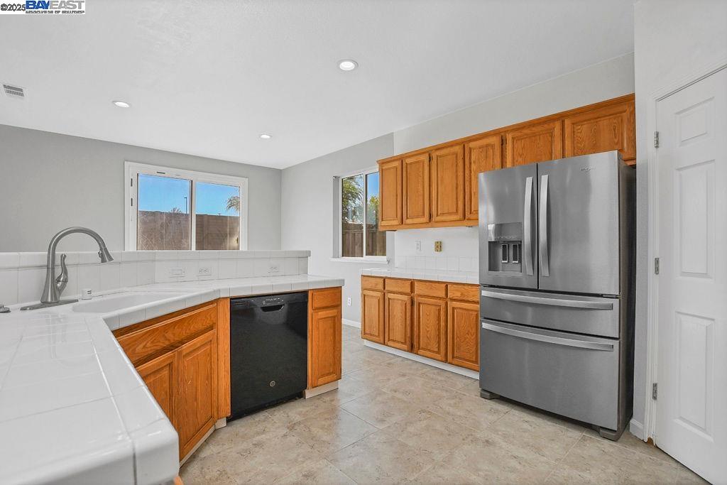 Detail Gallery Image 5 of 30 For 3681 Yacht Dr, Discovery Bay,  CA 94505 - 4 Beds | 2/1 Baths
