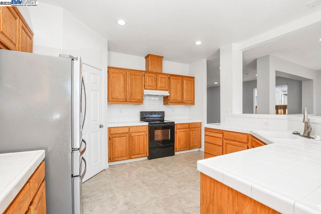 Detail Gallery Image 6 of 30 For 3681 Yacht Dr, Discovery Bay,  CA 94505 - 4 Beds | 2/1 Baths