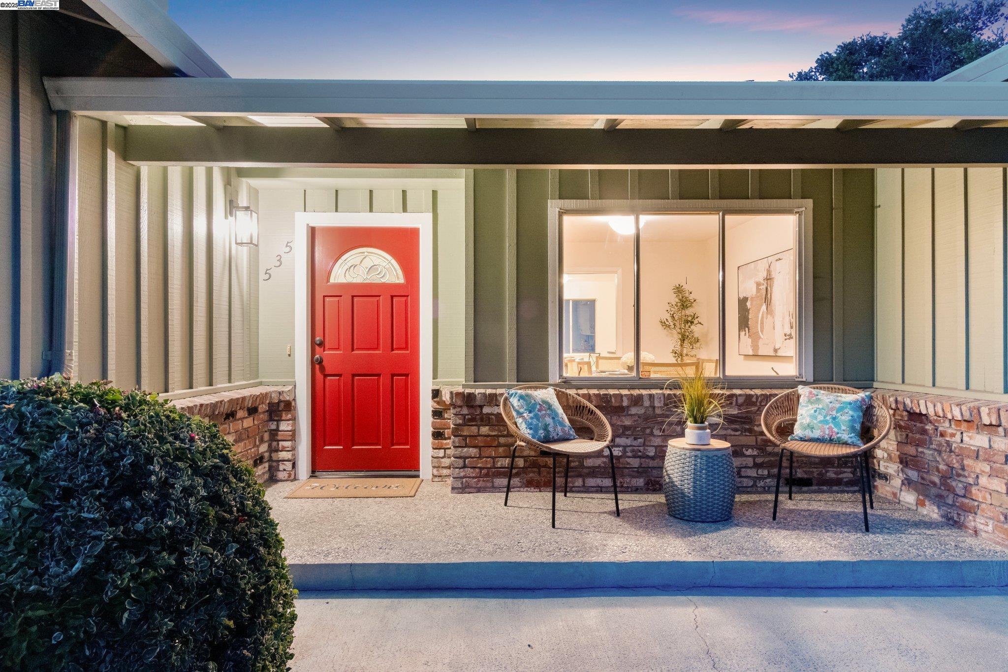 Detail Gallery Image 2 of 33 For 535 Vannier Dr, Belmont,  CA 94002 - 4 Beds | 2 Baths