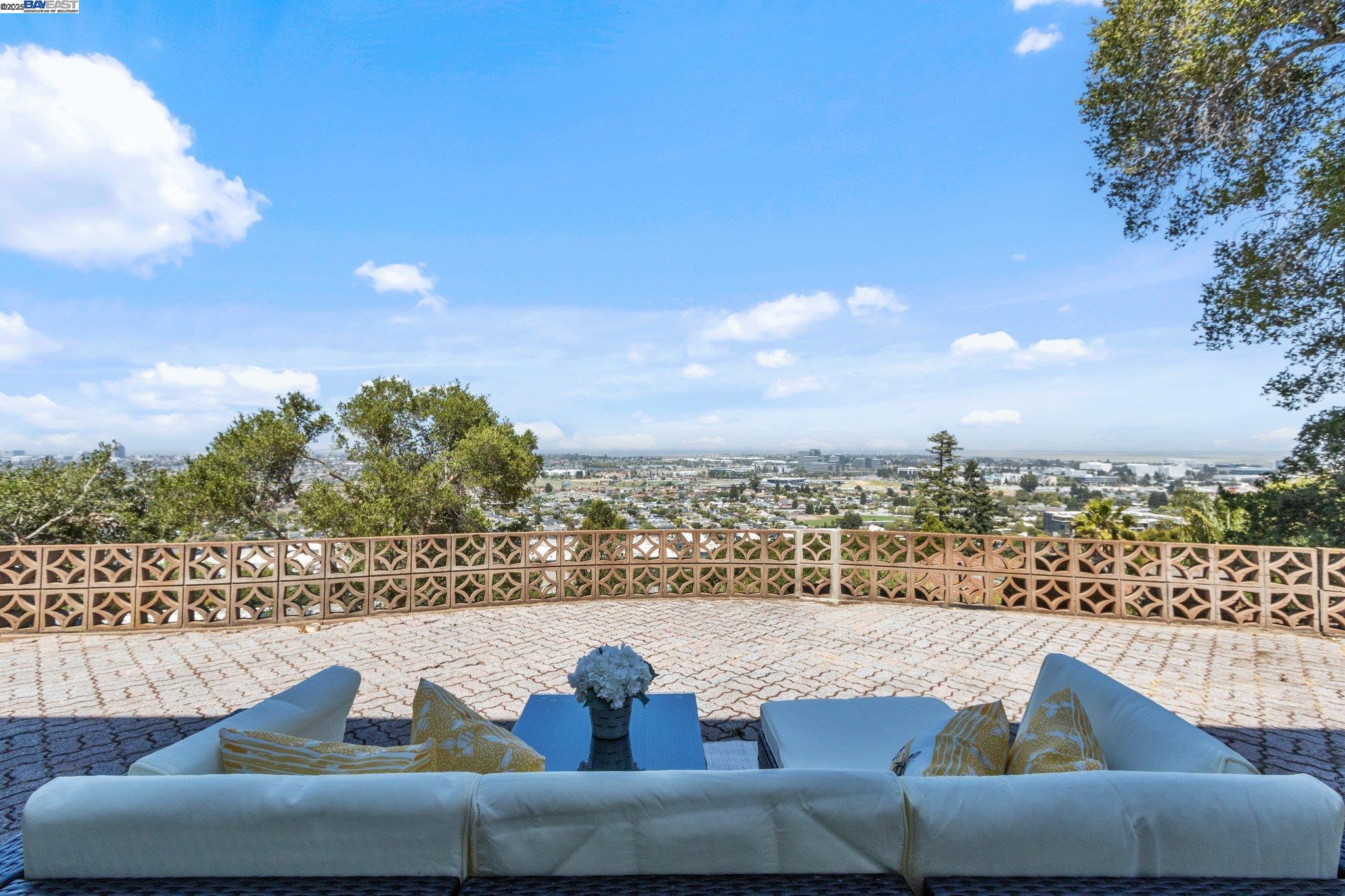 Detail Gallery Image 19 of 33 For 535 Vannier Dr, Belmont,  CA 94002 - 4 Beds | 2 Baths
