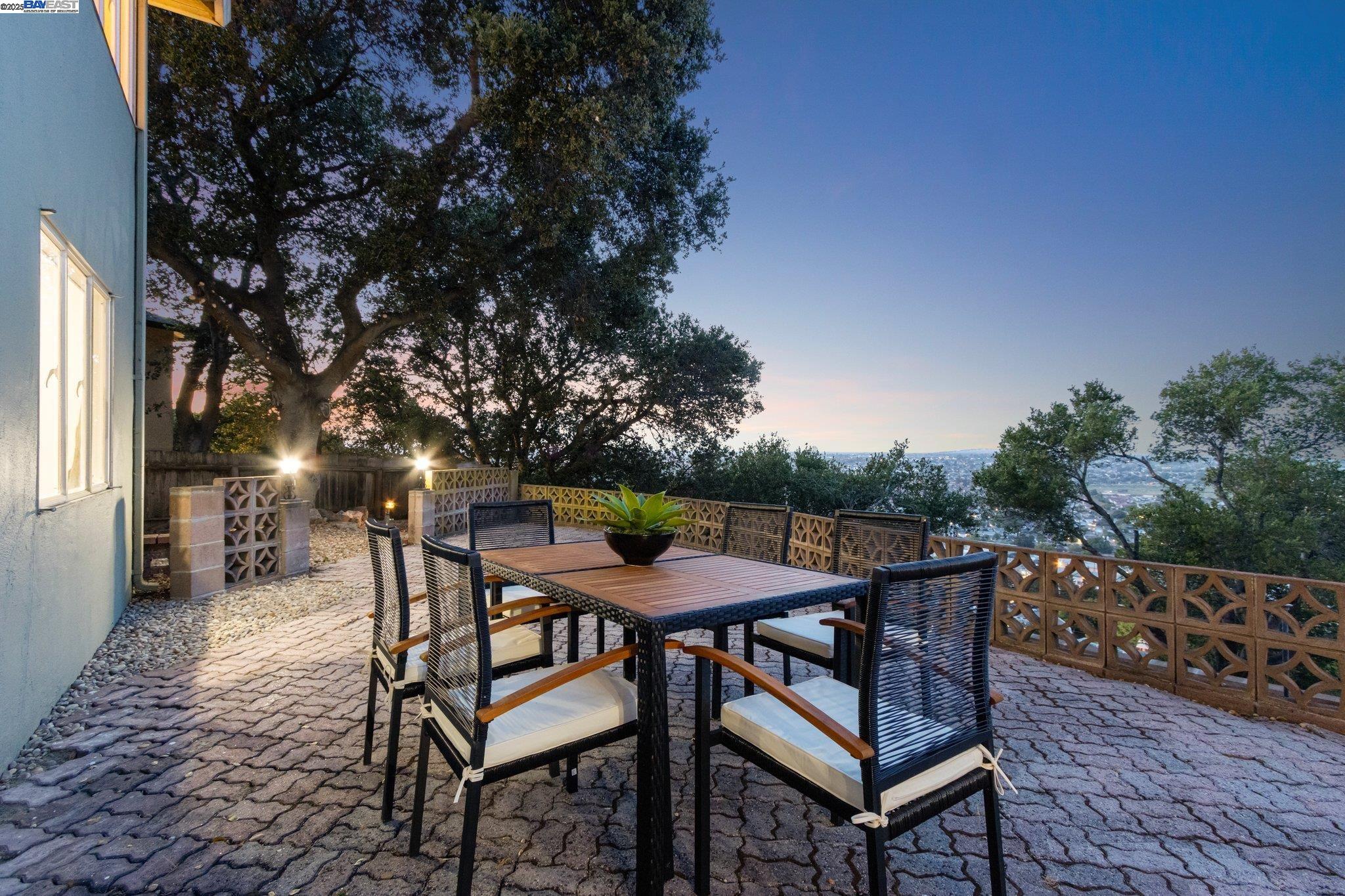 Detail Gallery Image 26 of 33 For 535 Vannier Dr, Belmont,  CA 94002 - 4 Beds | 2 Baths
