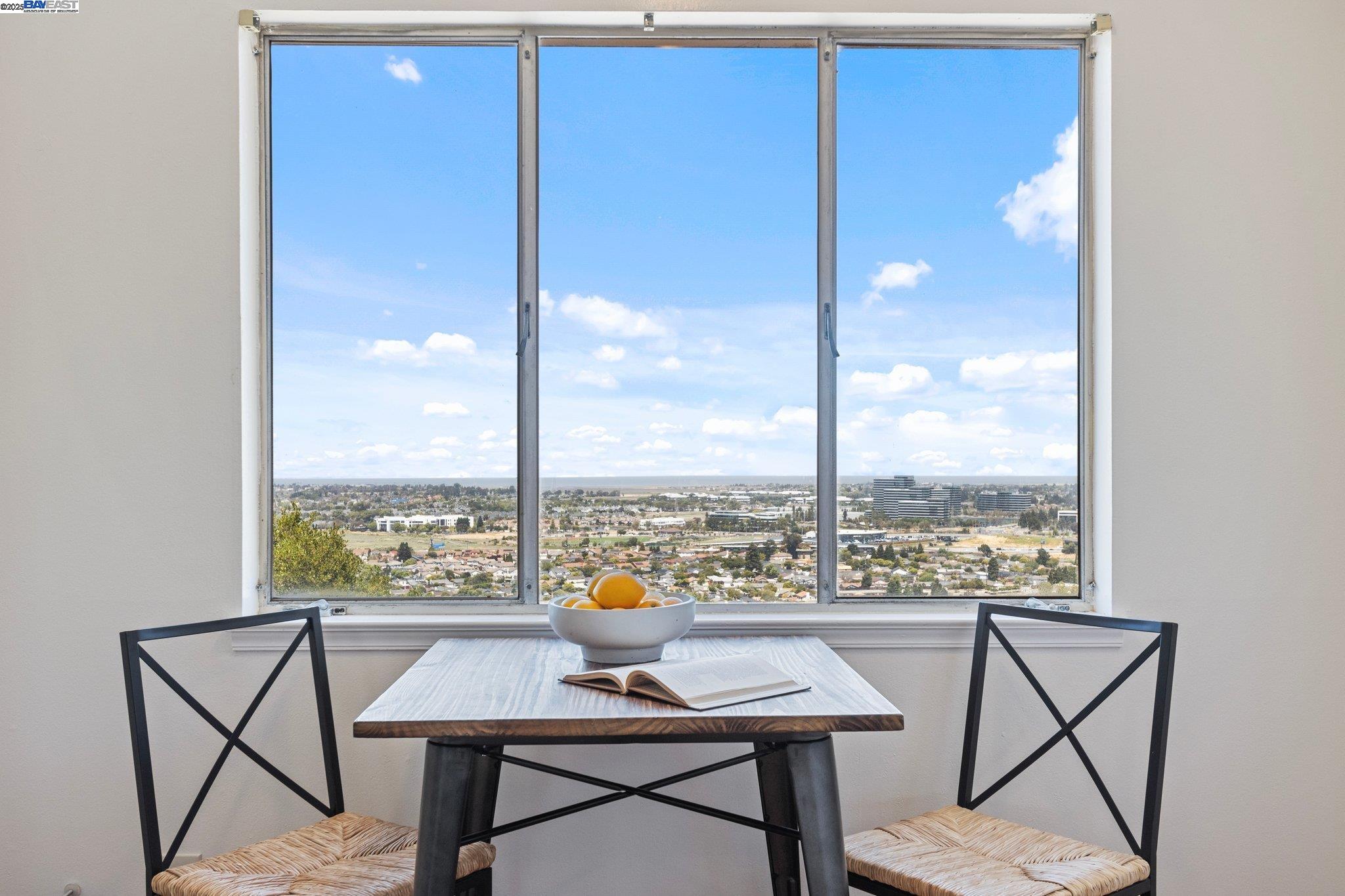 Detail Gallery Image 6 of 33 For 535 Vannier Dr, Belmont,  CA 94002 - 4 Beds | 2 Baths