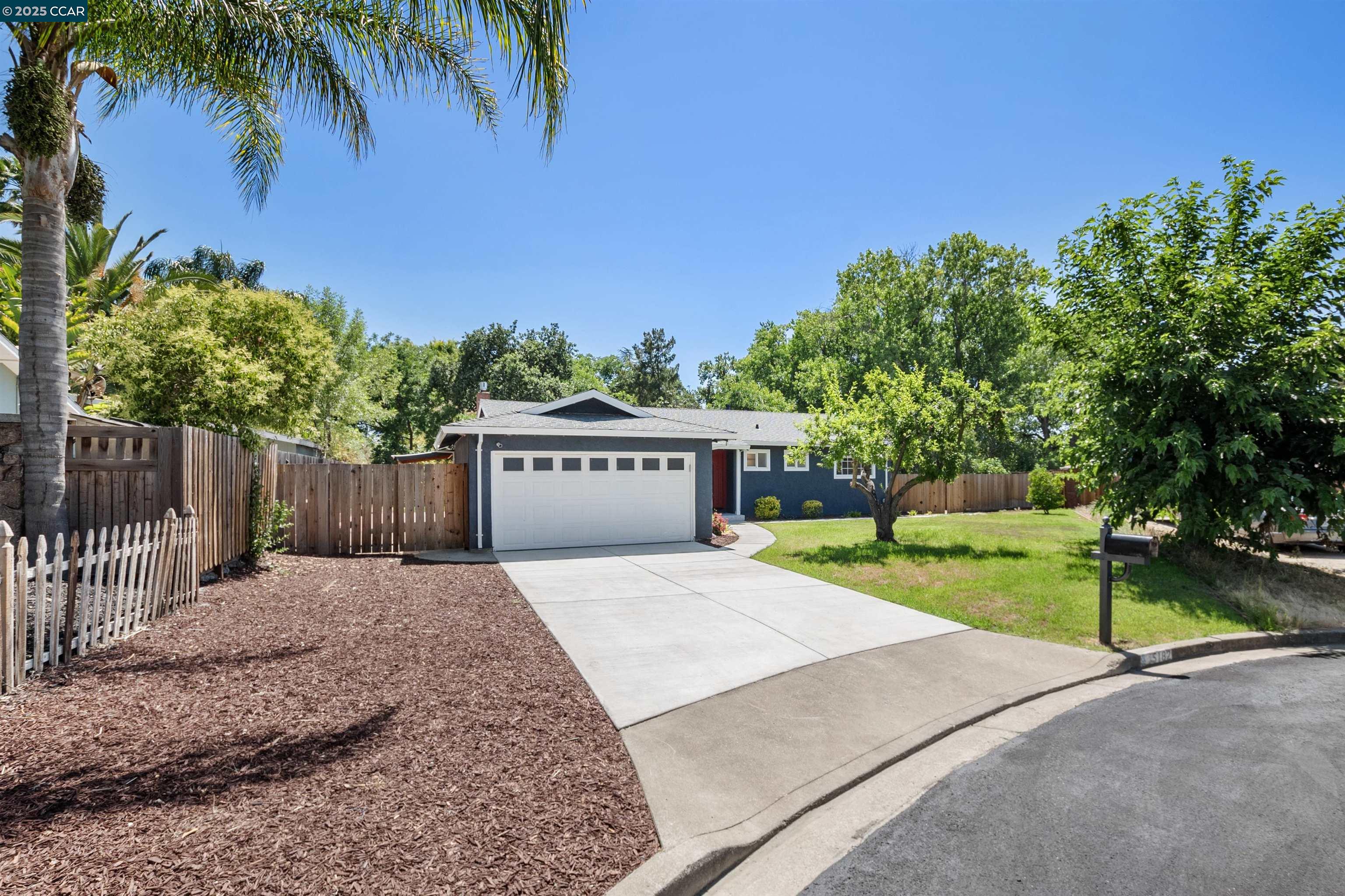 Detail Gallery Image 1 of 1 For 5182 La Corte Bonita, Concord,  CA 94521 - 3 Beds | 2 Baths