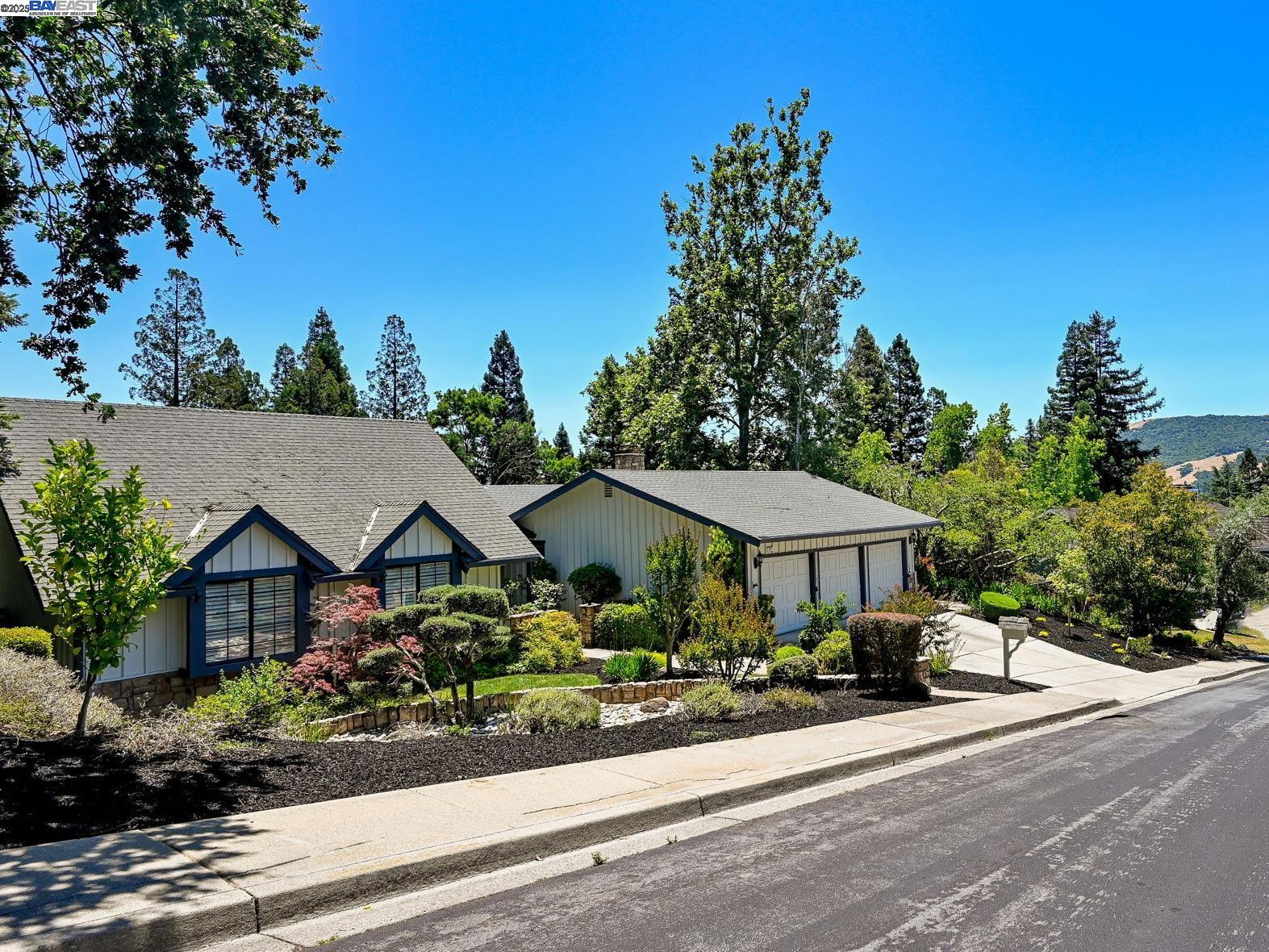 211 Arthur Ct