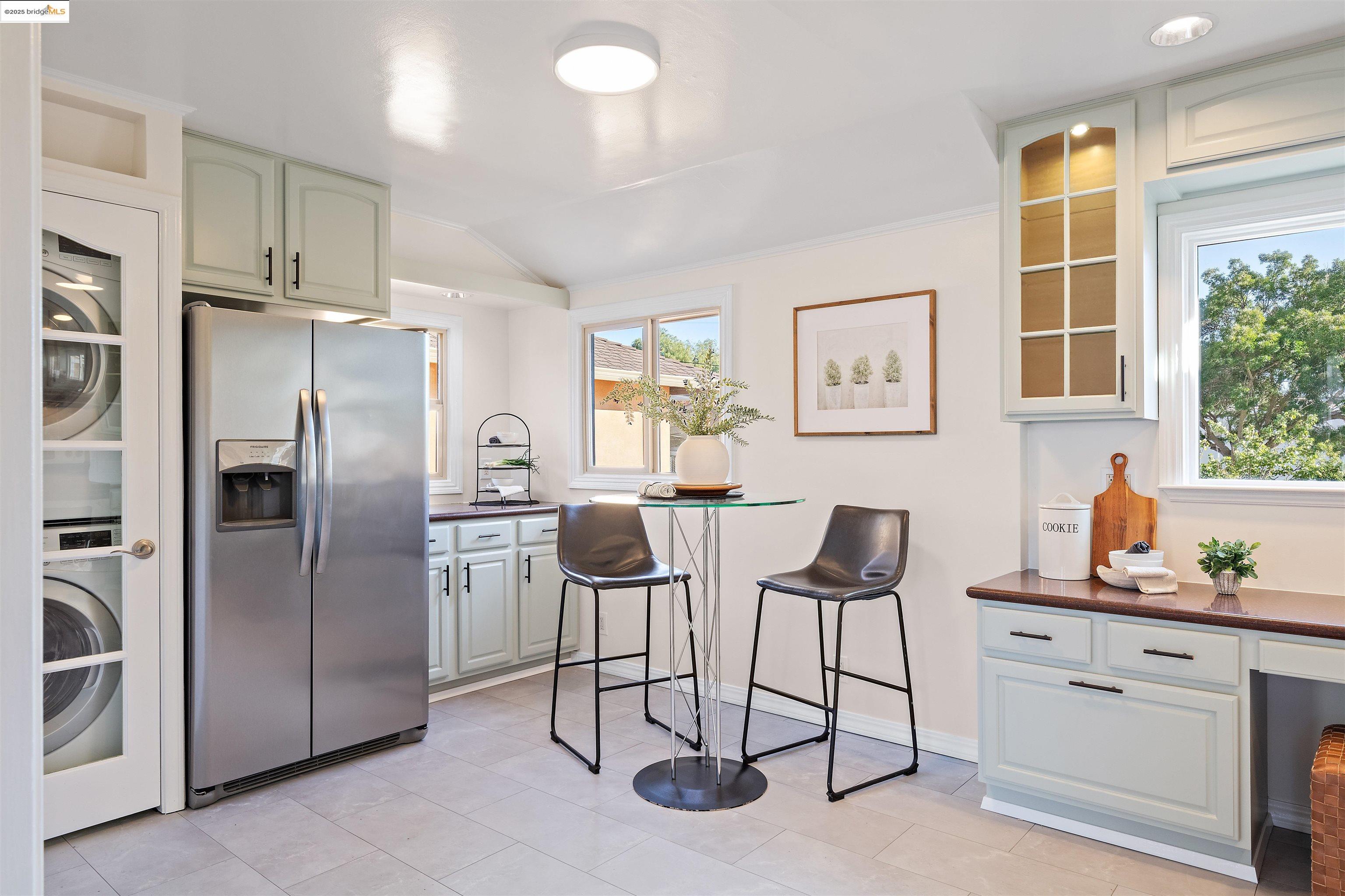 Detail Gallery Image 15 of 53 For 8 Alta Loma, Benicia,  CA 94510 - 3 Beds | 2 Baths