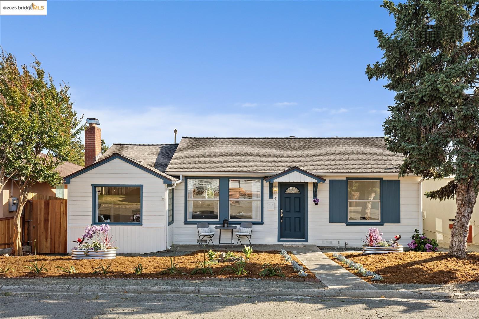 Detail Gallery Image 4 of 53 For 8 Alta Loma, Benicia,  CA 94510 - 3 Beds | 2 Baths