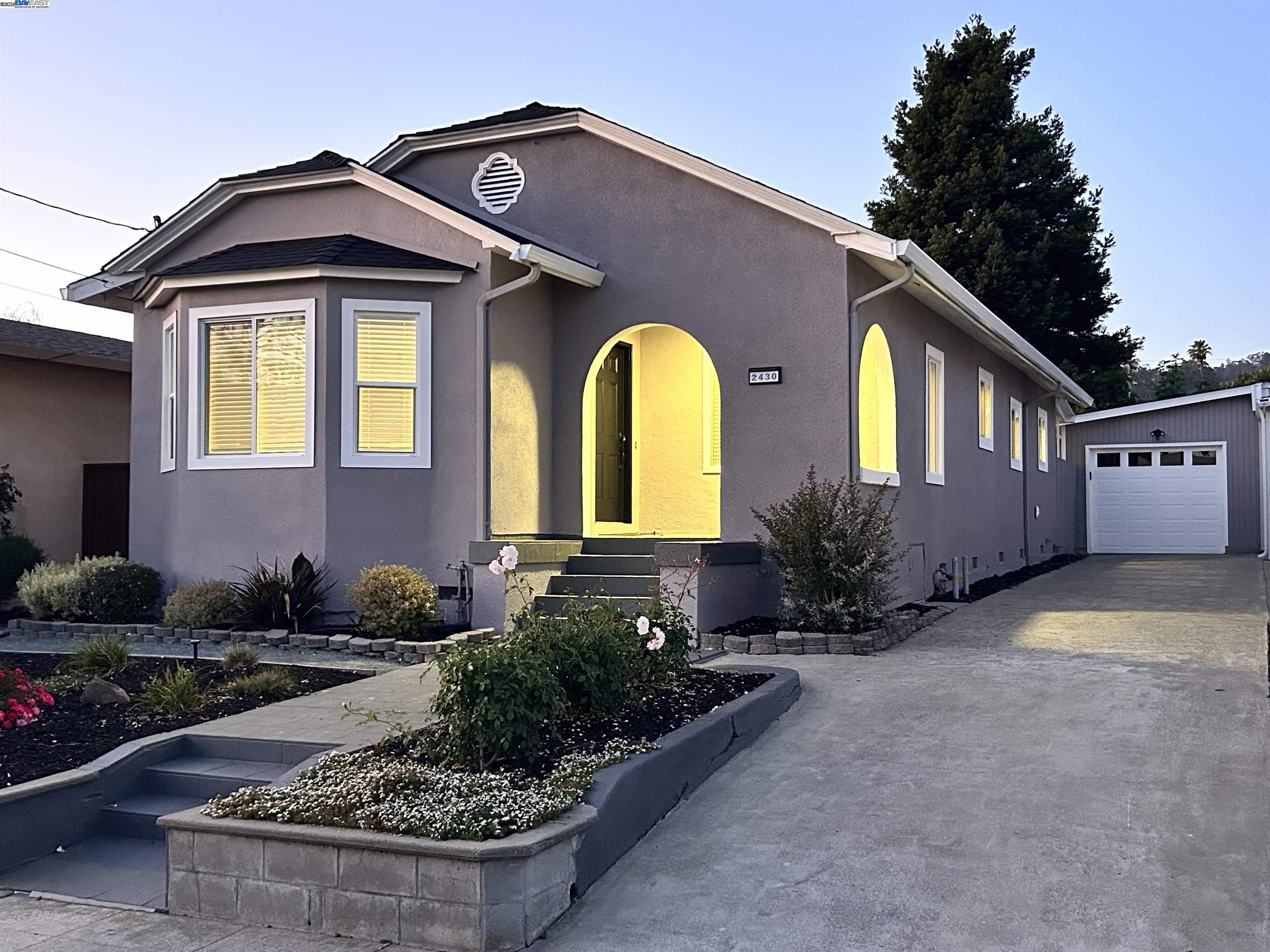 Detail Gallery Image 1 of 1 For 2430 Hearst Ave, Oakland,  CA 94602 - 2 Beds | 2 Baths