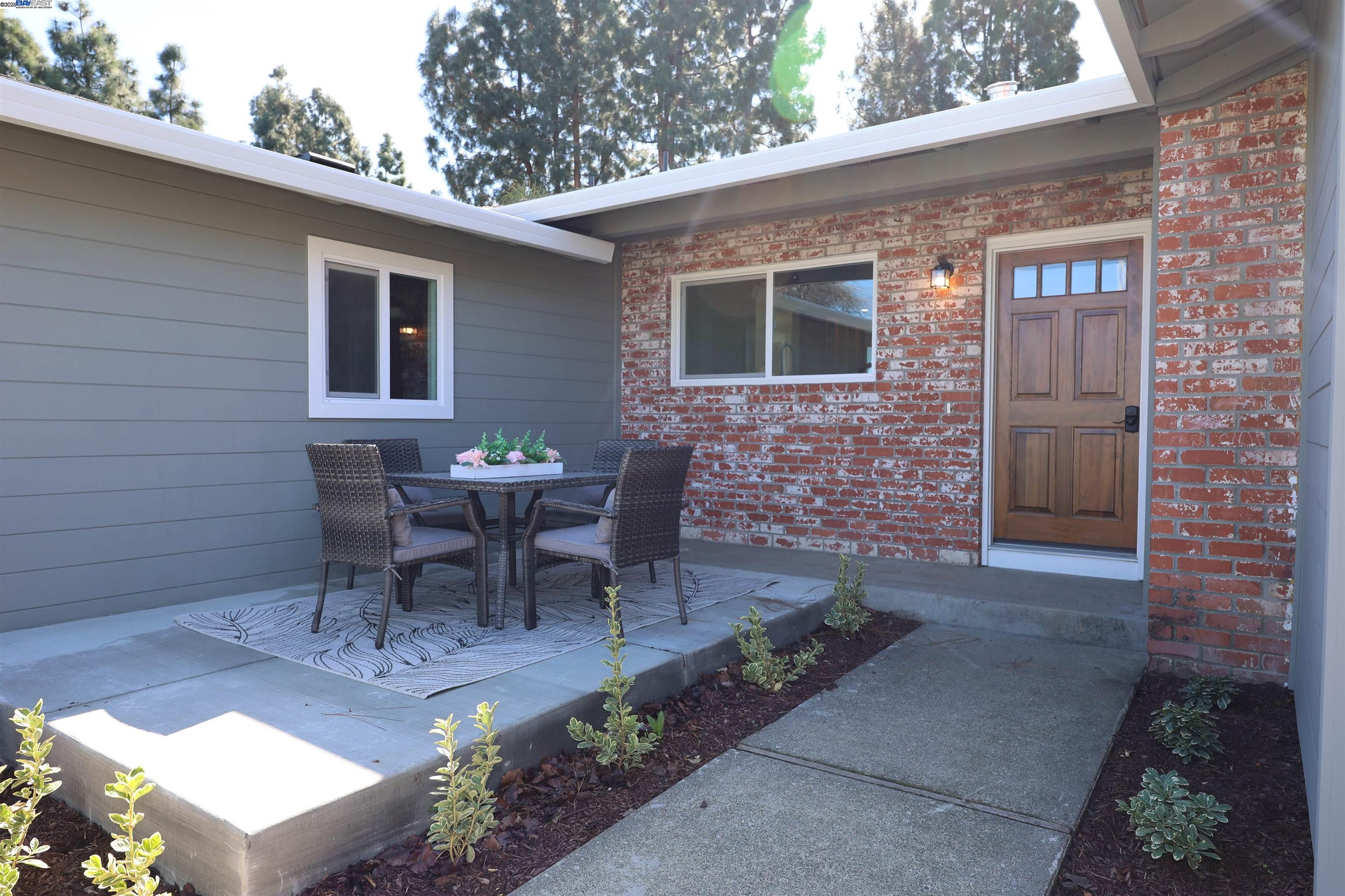Detail Gallery Image 2 of 35 For 4668 Flamingo Park Ct, Fremont,  CA 94538 - 4 Beds | 2 Baths