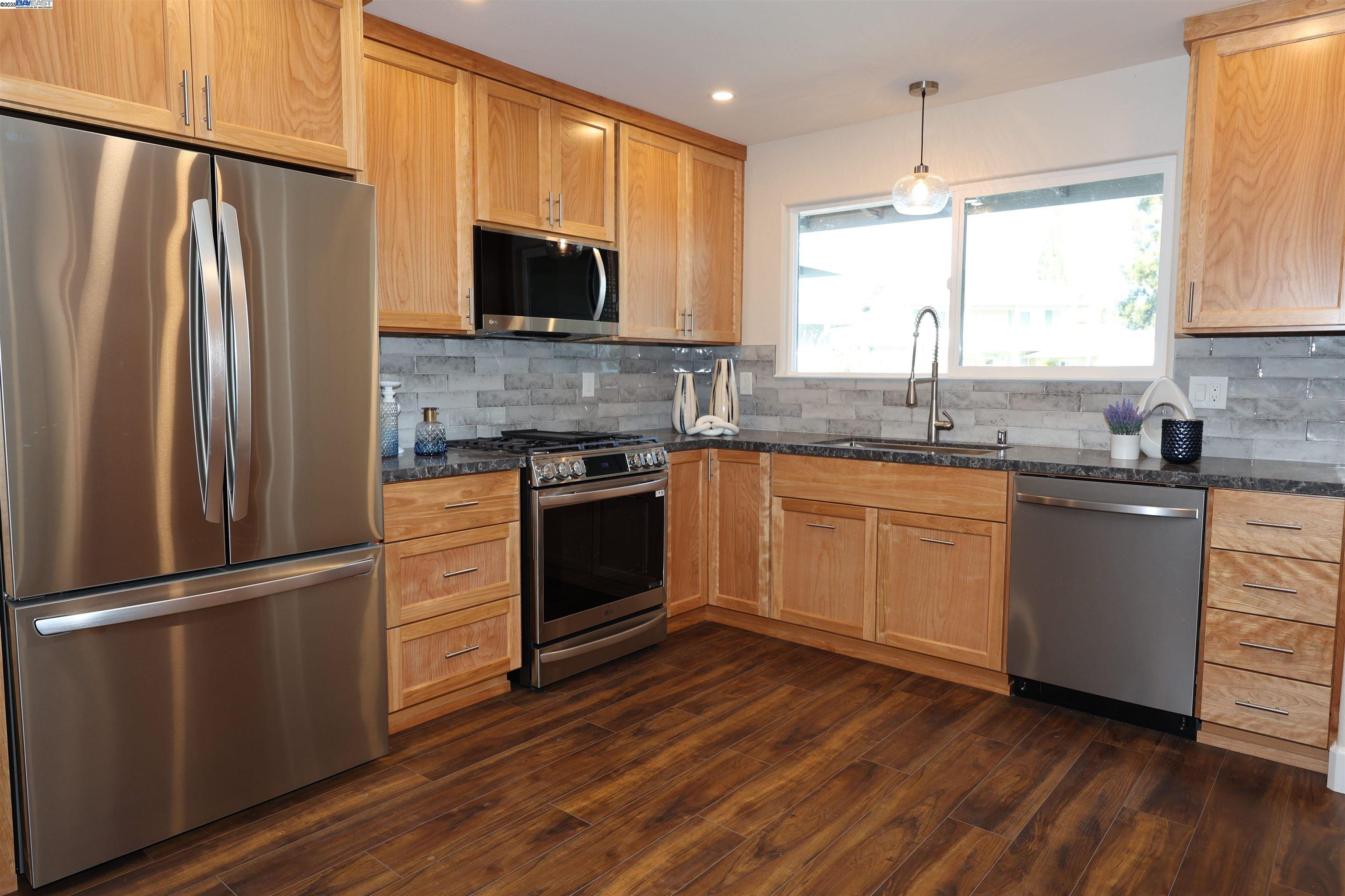 Detail Gallery Image 29 of 35 For 4668 Flamingo Park Ct, Fremont,  CA 94538 - 4 Beds | 2 Baths