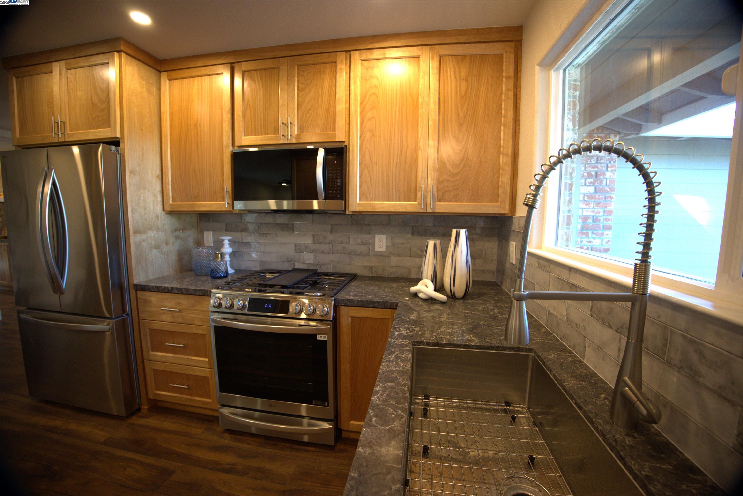 Detail Gallery Image 5 of 35 For 4668 Flamingo Park Ct, Fremont,  CA 94538 - 4 Beds | 2 Baths