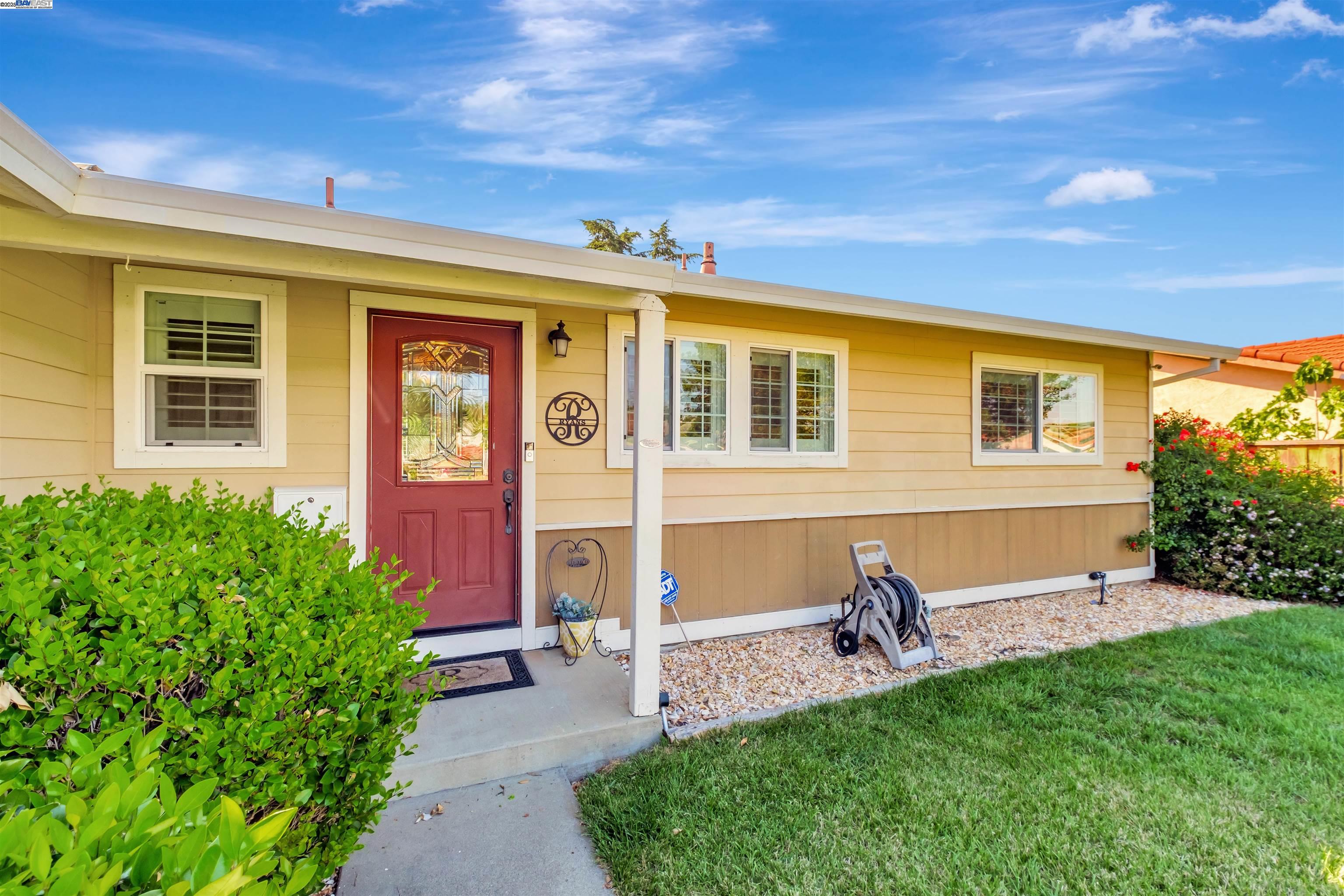 Detail Gallery Image 5 of 49 For 5965 Moores Ave, Newark,  CA 94560 - 3 Beds | 2 Baths