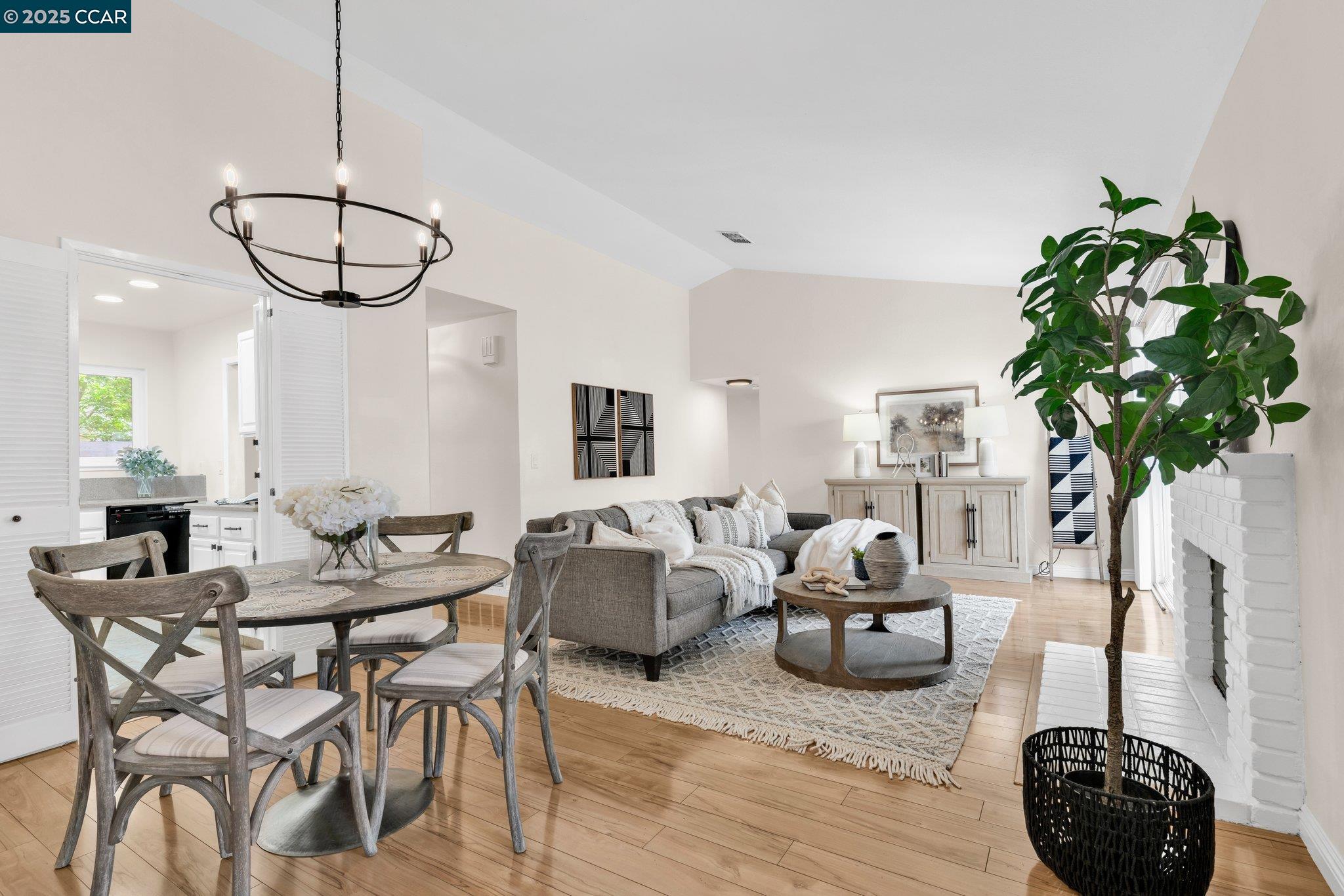 Detail Gallery Image 7 of 27 For 7 Clark Creek Circle, Clayton,  CA 94517-1627 - 3 Beds | 2 Baths