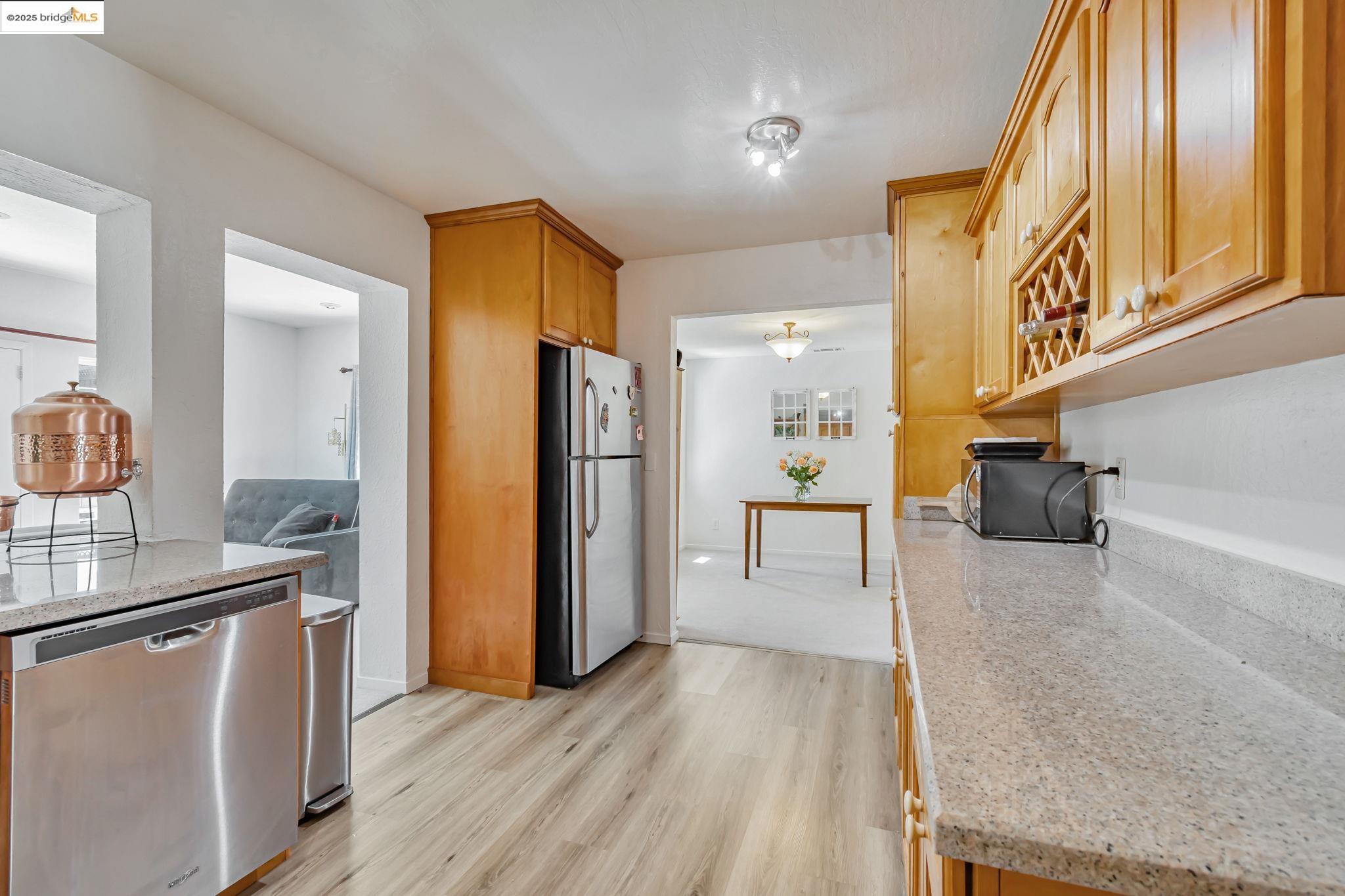 Detail Gallery Image 11 of 39 For 100 Lily Ct, Hercules,  CA 94547 - 4 Beds | 3 Baths