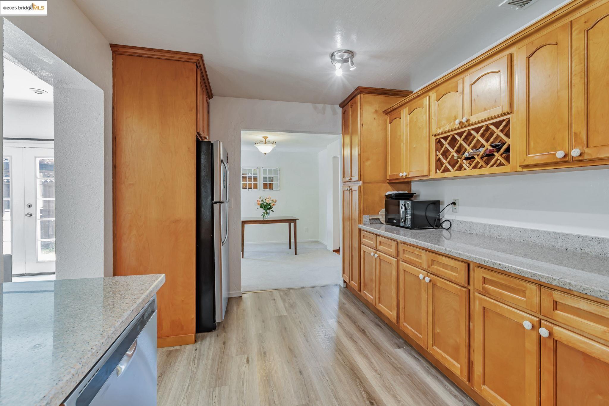 Detail Gallery Image 14 of 39 For 100 Lily Ct, Hercules,  CA 94547 - 4 Beds | 3 Baths