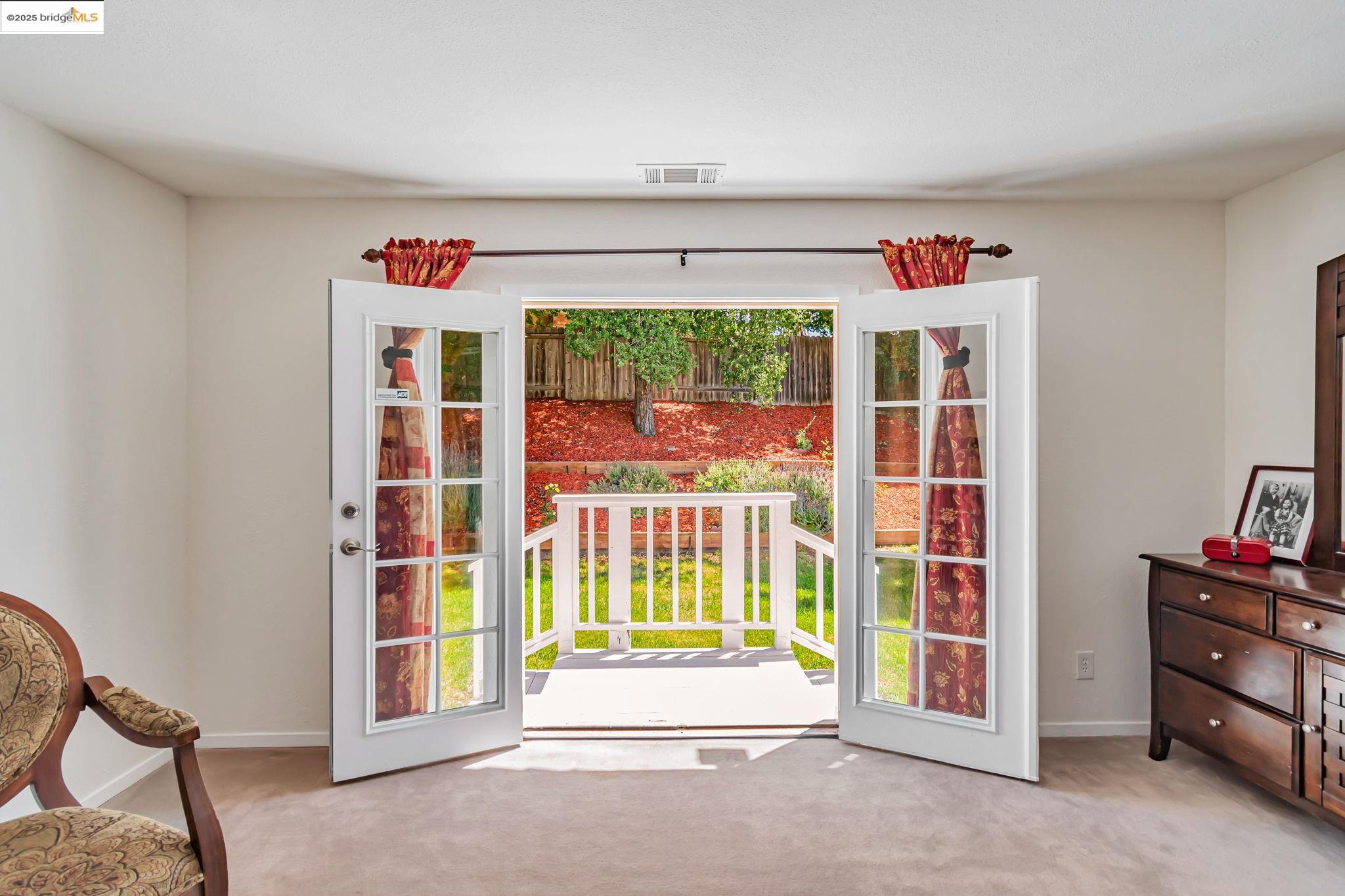 Detail Gallery Image 19 of 39 For 100 Lily Ct, Hercules,  CA 94547 - 4 Beds | 3 Baths