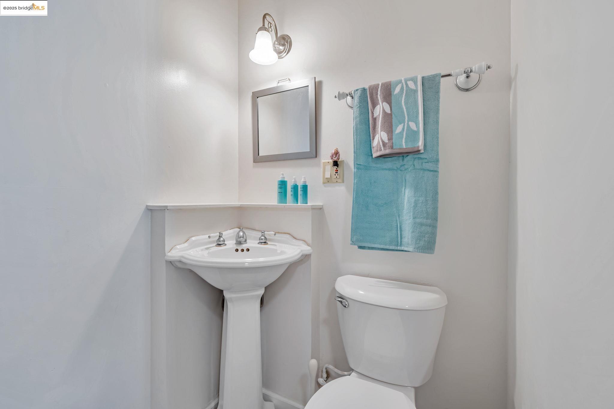 Detail Gallery Image 29 of 39 For 100 Lily Ct, Hercules,  CA 94547 - 4 Beds | 3 Baths
