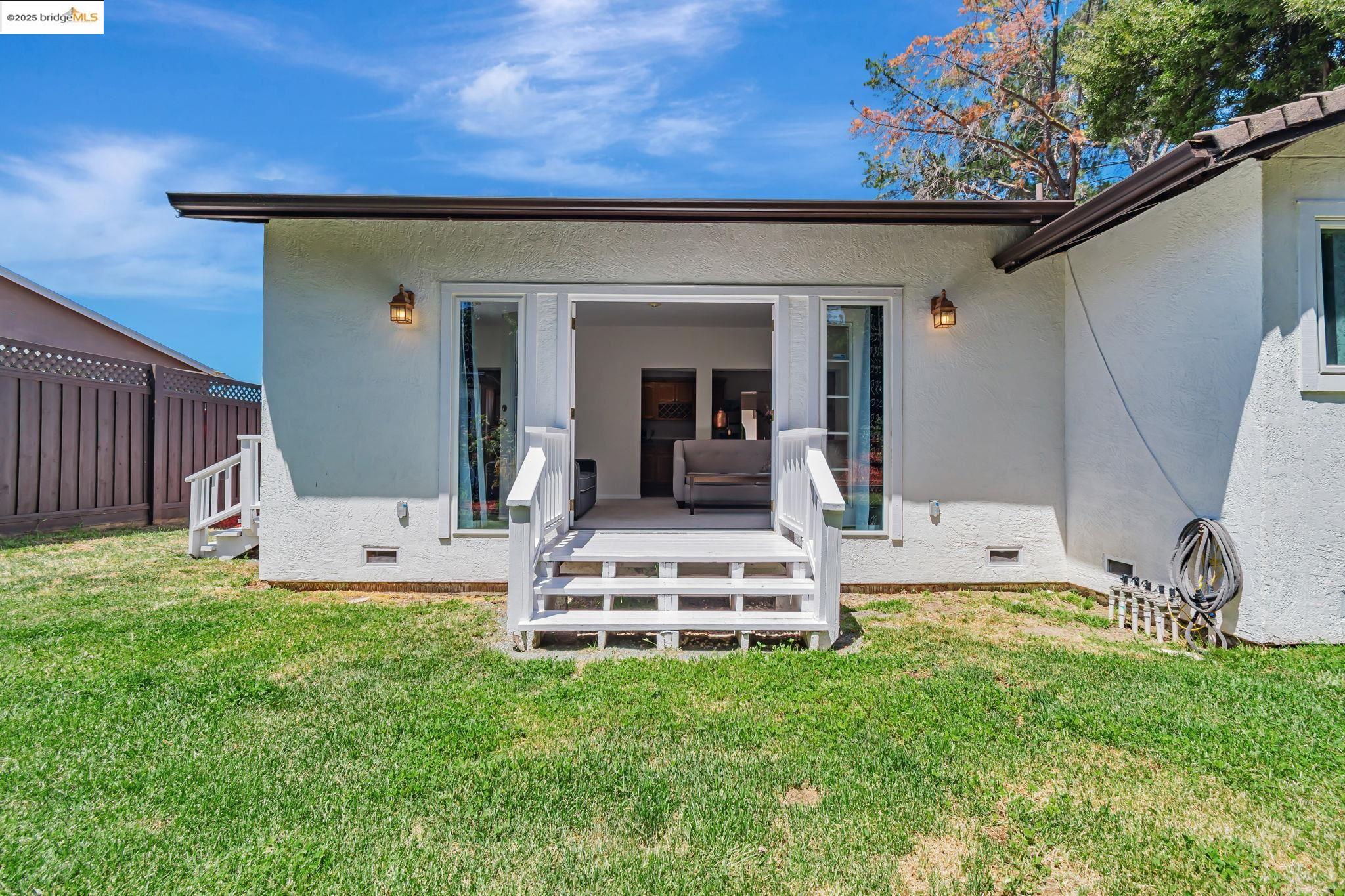 Detail Gallery Image 34 of 39 For 100 Lily Ct, Hercules,  CA 94547 - 4 Beds | 3 Baths