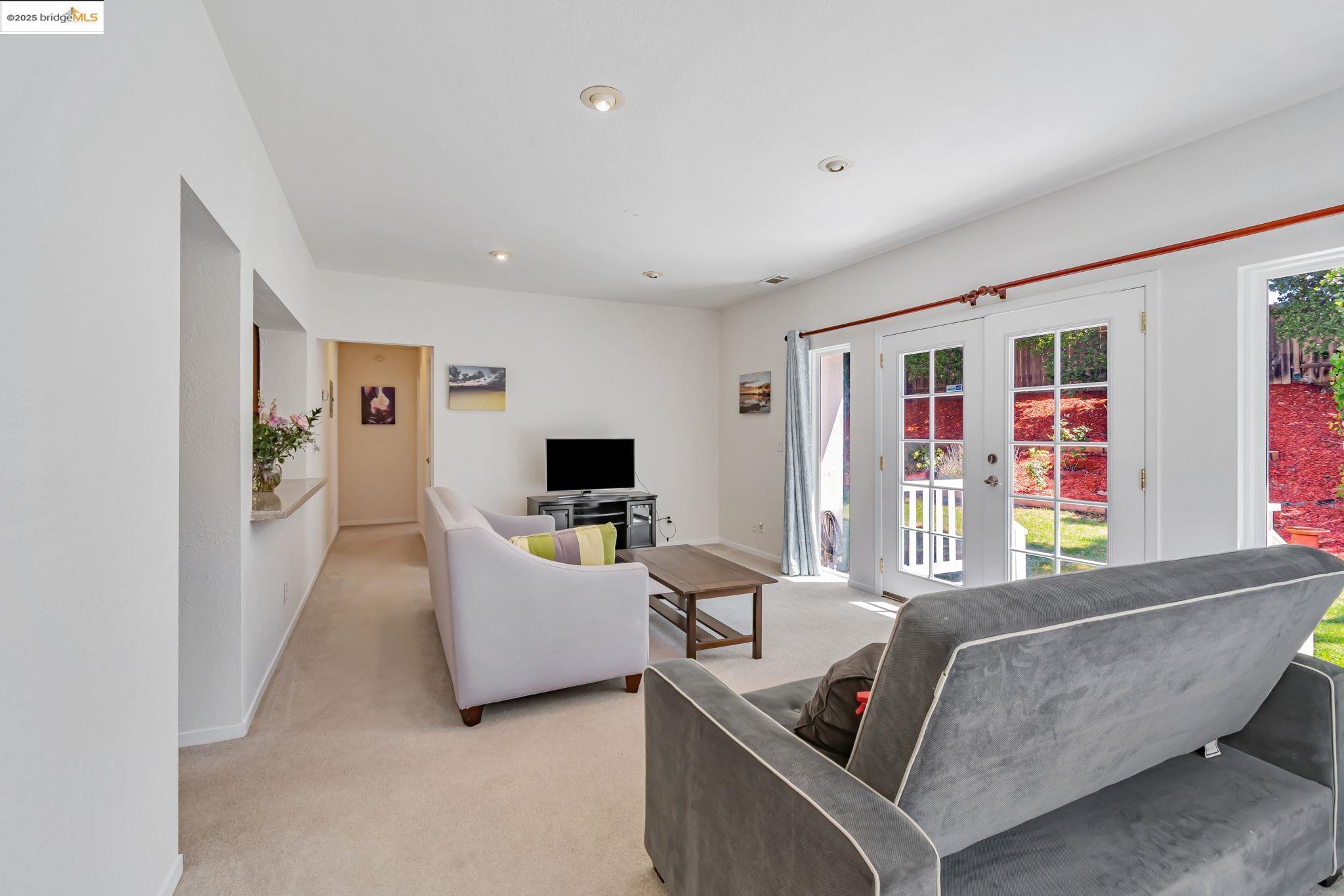 Detail Gallery Image 7 of 39 For 100 Lily Ct, Hercules,  CA 94547 - 4 Beds | 3 Baths