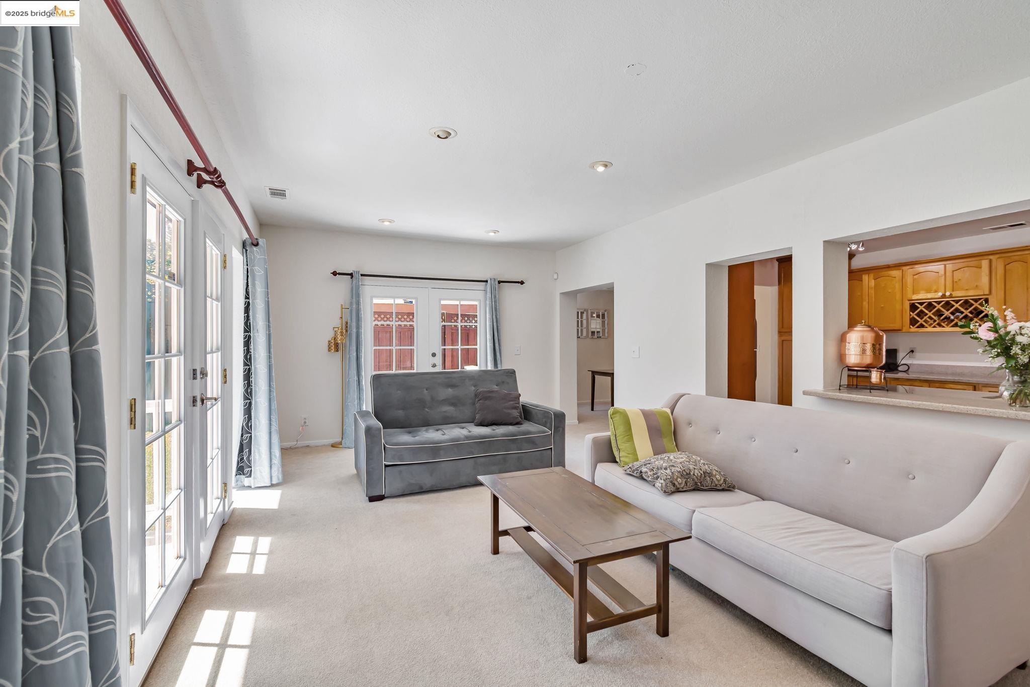 Detail Gallery Image 8 of 39 For 100 Lily Ct, Hercules,  CA 94547 - 4 Beds | 3 Baths