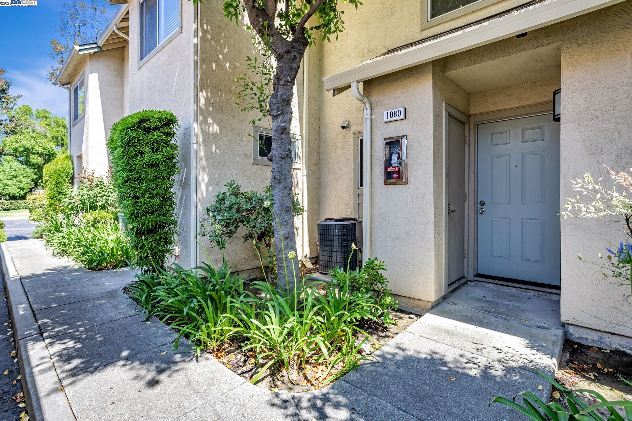 Detail Gallery Image 1 of 41 For 1080 Summerain Ct, San Jose,  CA 95122 - 2 Beds | 2/1 Baths