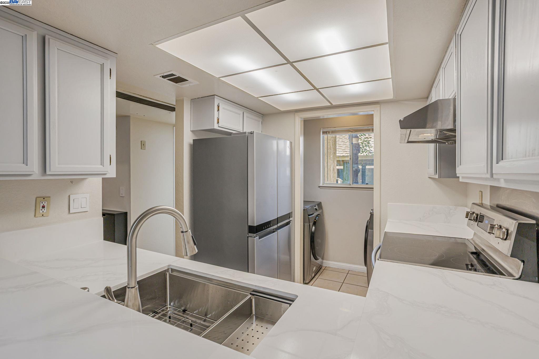 Detail Gallery Image 2 of 41 For 1080 Summerain Ct, San Jose,  CA 95122 - 2 Beds | 2/1 Baths