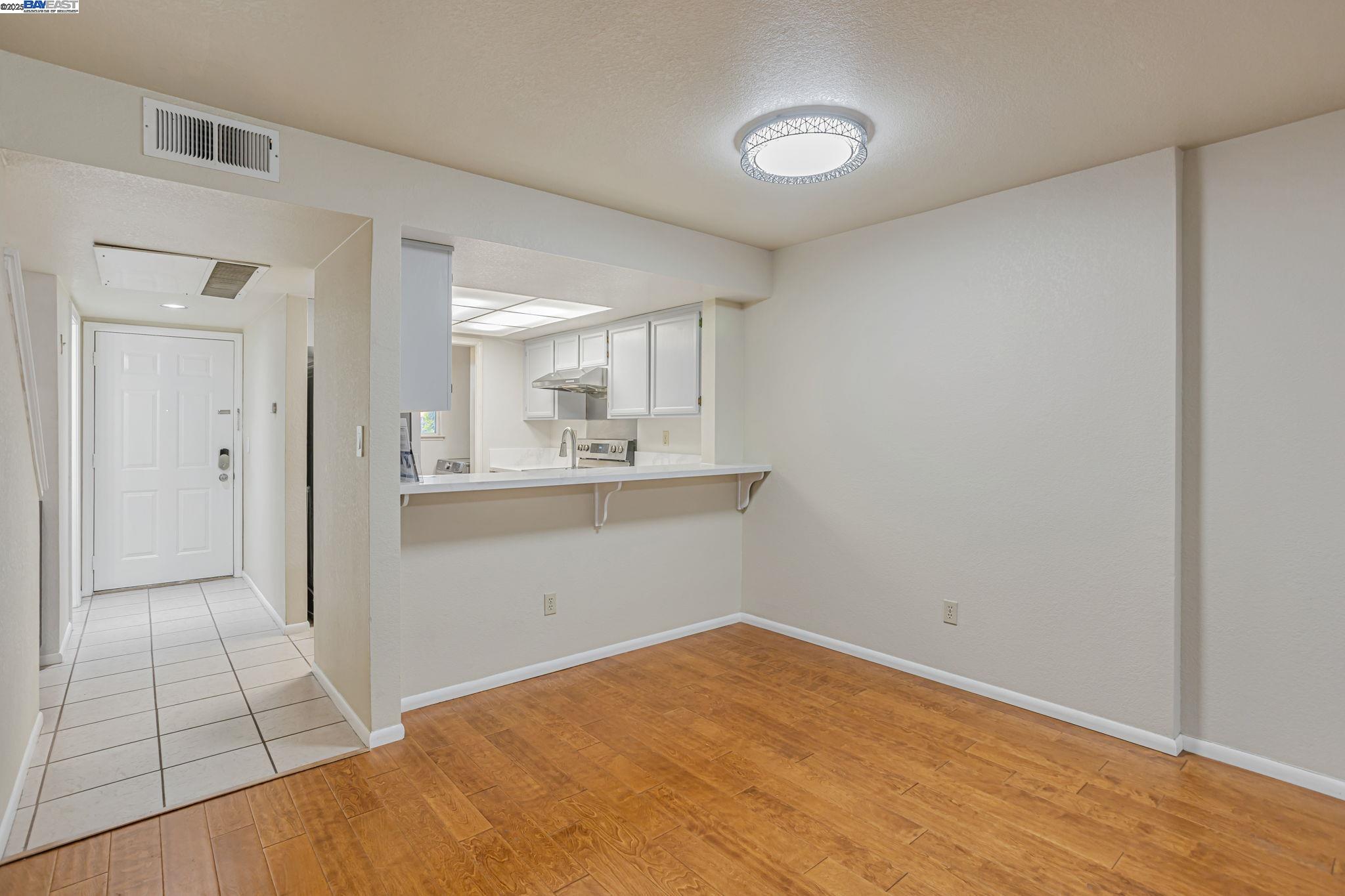 Detail Gallery Image 11 of 41 For 1080 Summerain Ct, San Jose,  CA 95122 - 2 Beds | 2/1 Baths