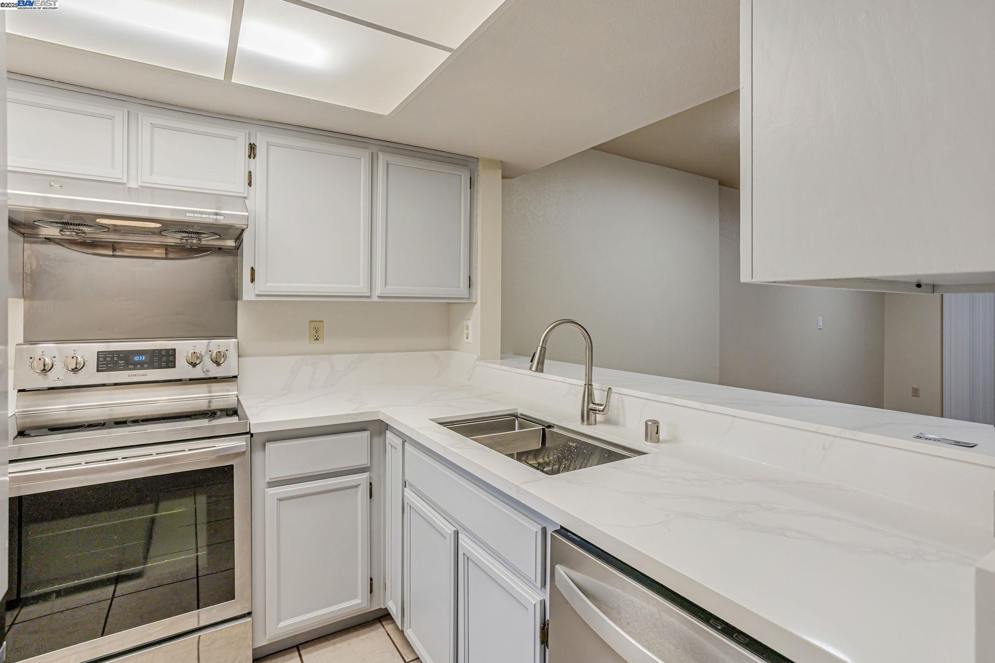 Detail Gallery Image 3 of 41 For 1080 Summerain Ct, San Jose,  CA 95122 - 2 Beds | 2/1 Baths