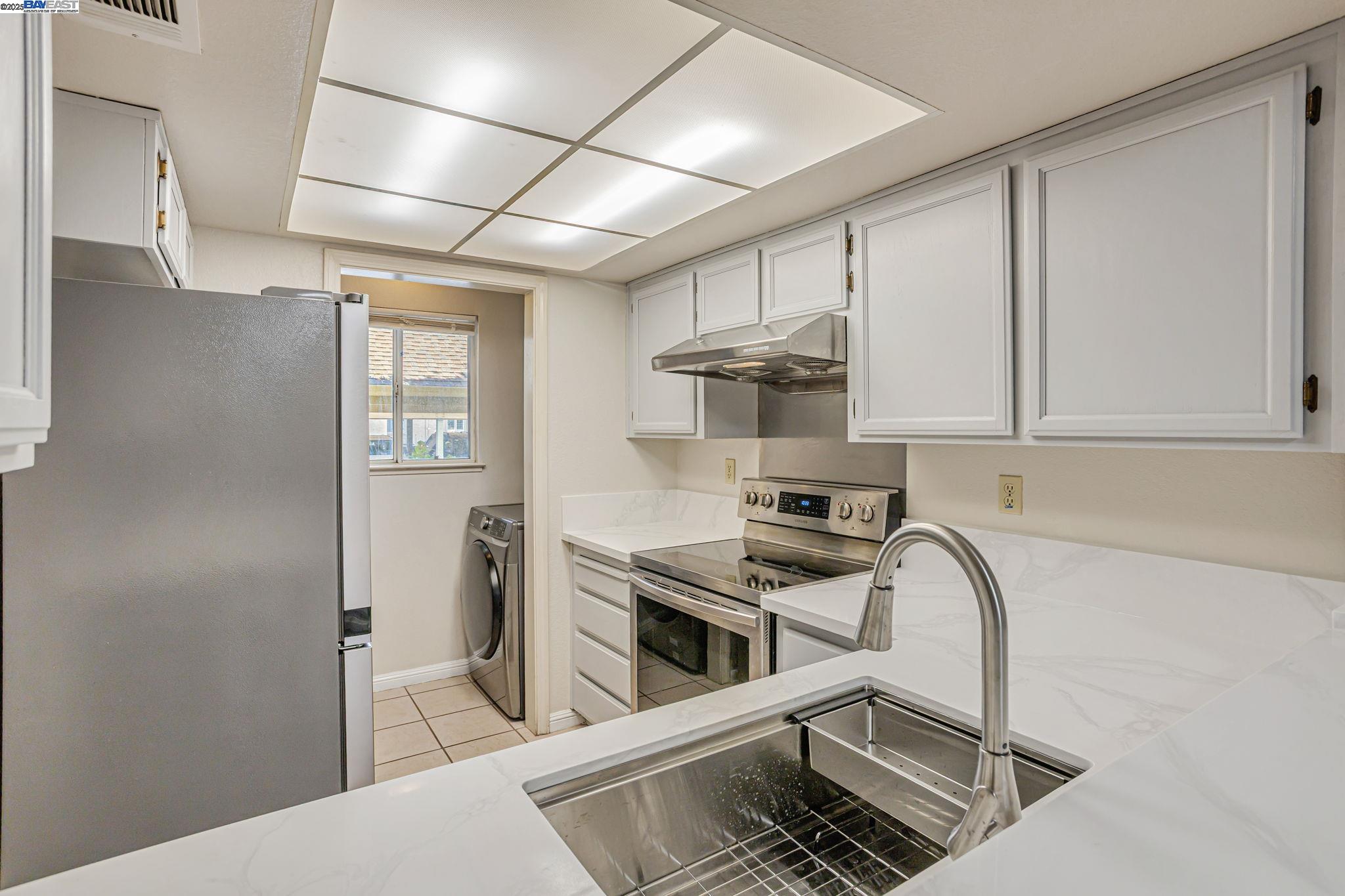 Detail Gallery Image 5 of 41 For 1080 Summerain Ct, San Jose,  CA 95122 - 2 Beds | 2/1 Baths