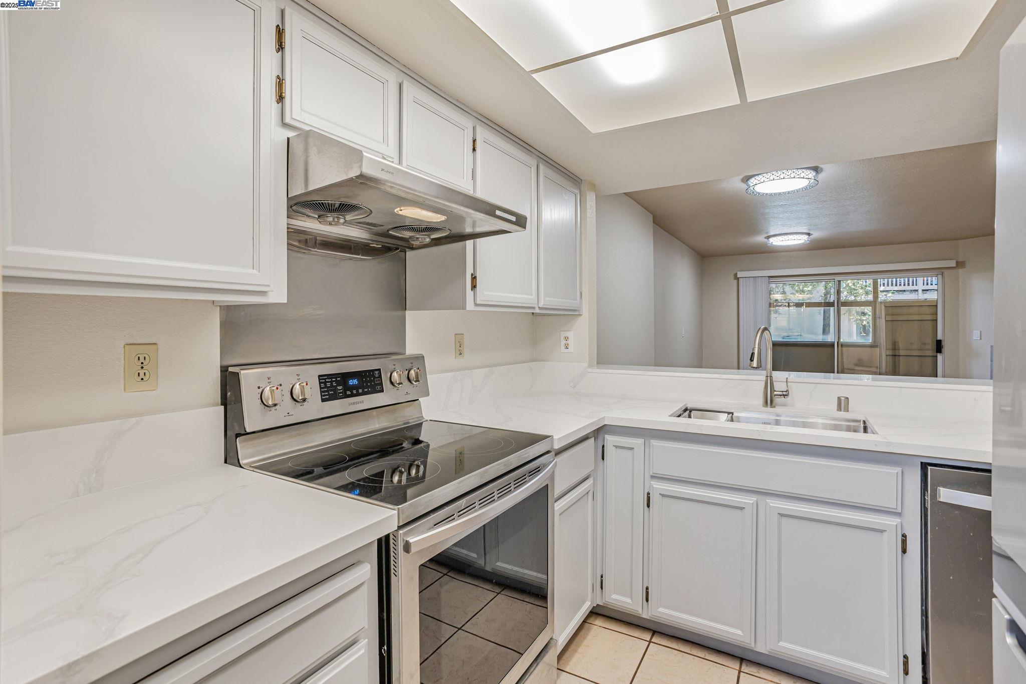 Detail Gallery Image 7 of 41 For 1080 Summerain Ct, San Jose,  CA 95122 - 2 Beds | 2/1 Baths