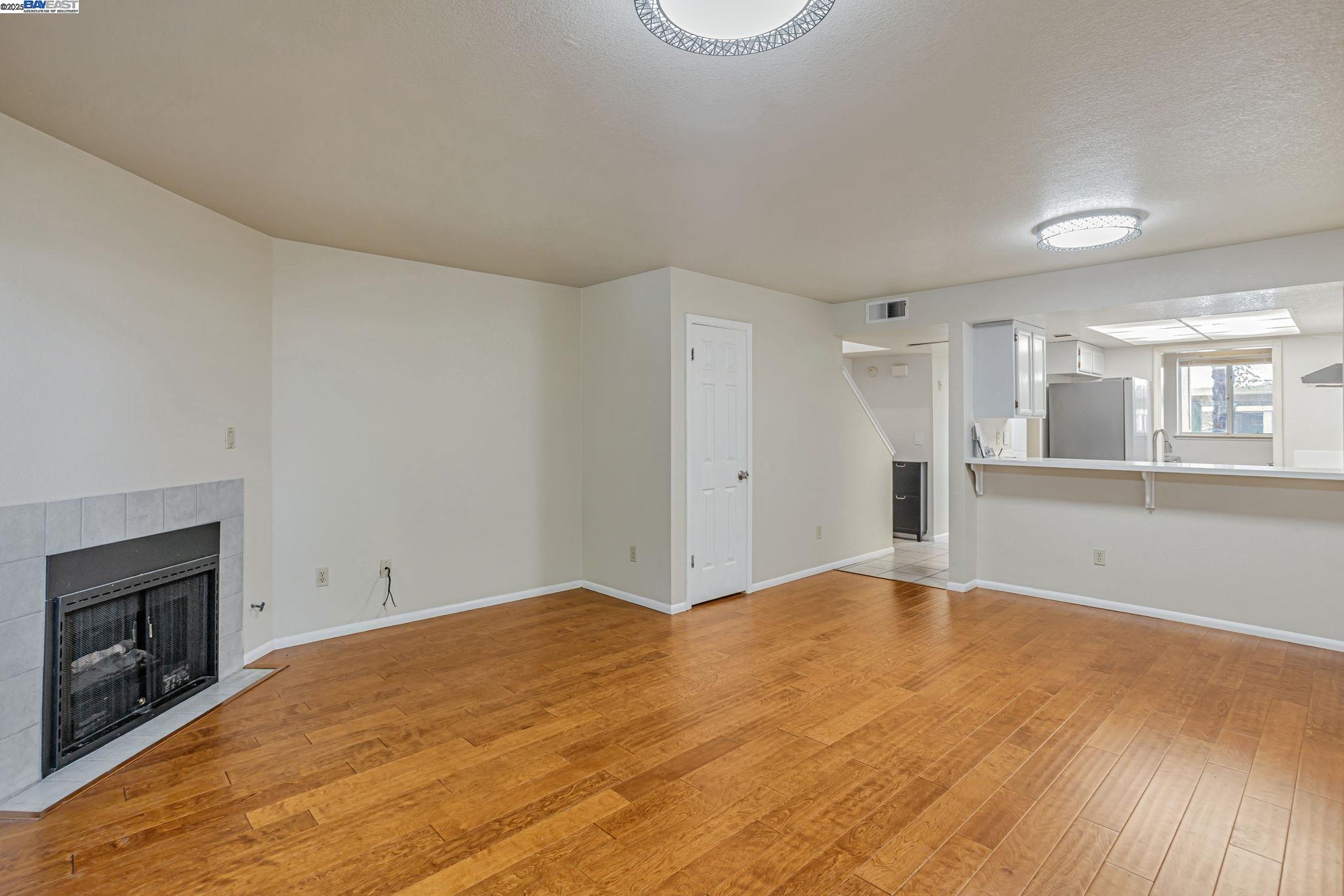 Detail Gallery Image 10 of 41 For 1080 Summerain Ct, San Jose,  CA 95122 - 2 Beds | 2/1 Baths