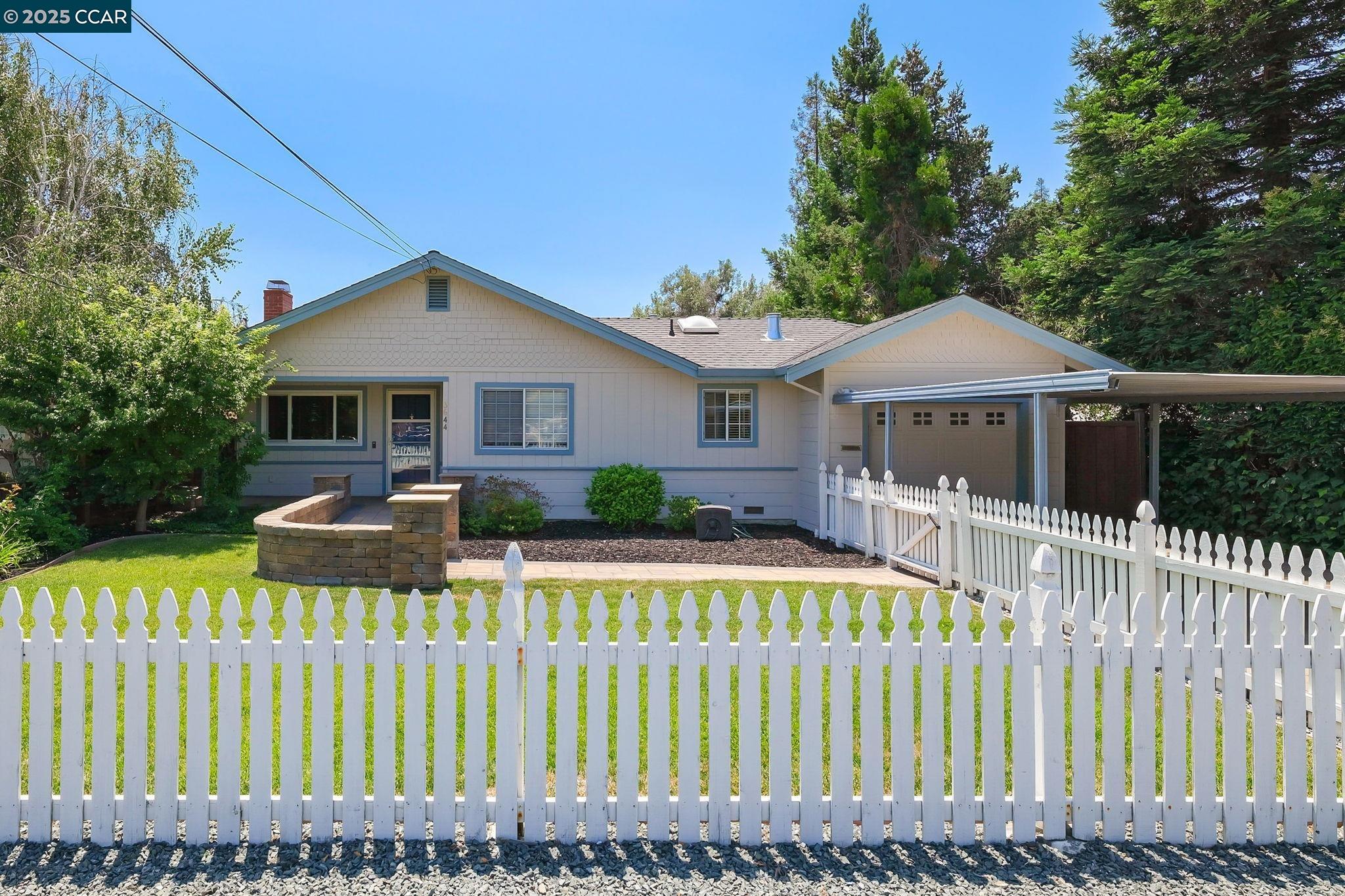 Detail Gallery Image 2 of 34 For 3644 Walnut Ave, Concord,  CA 94519 - 3 Beds | 1 Baths