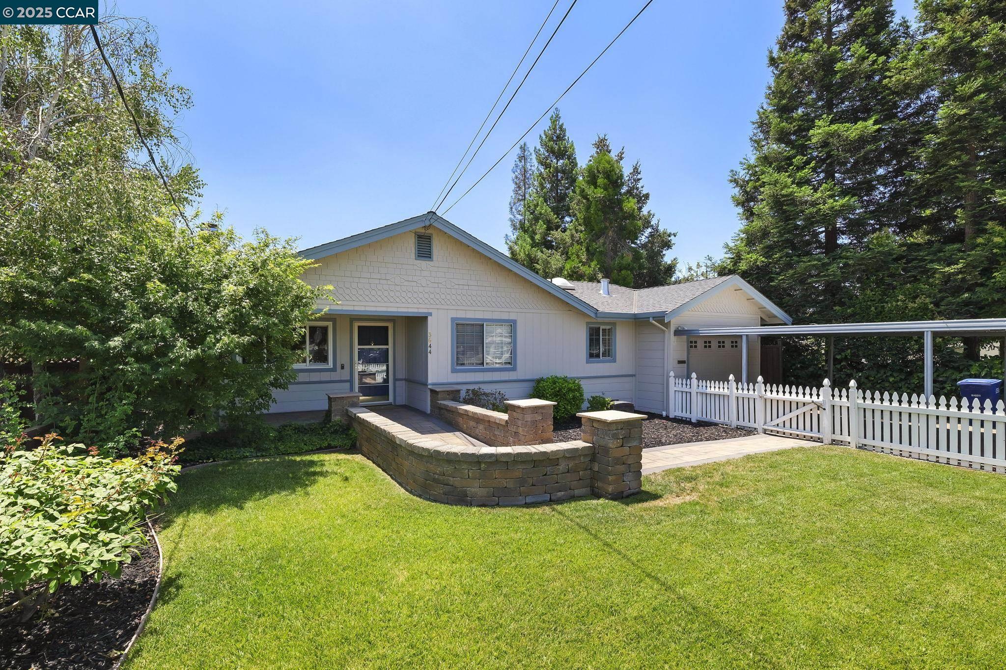 Detail Gallery Image 3 of 34 For 3644 Walnut Ave, Concord,  CA 94519 - 3 Beds | 1 Baths