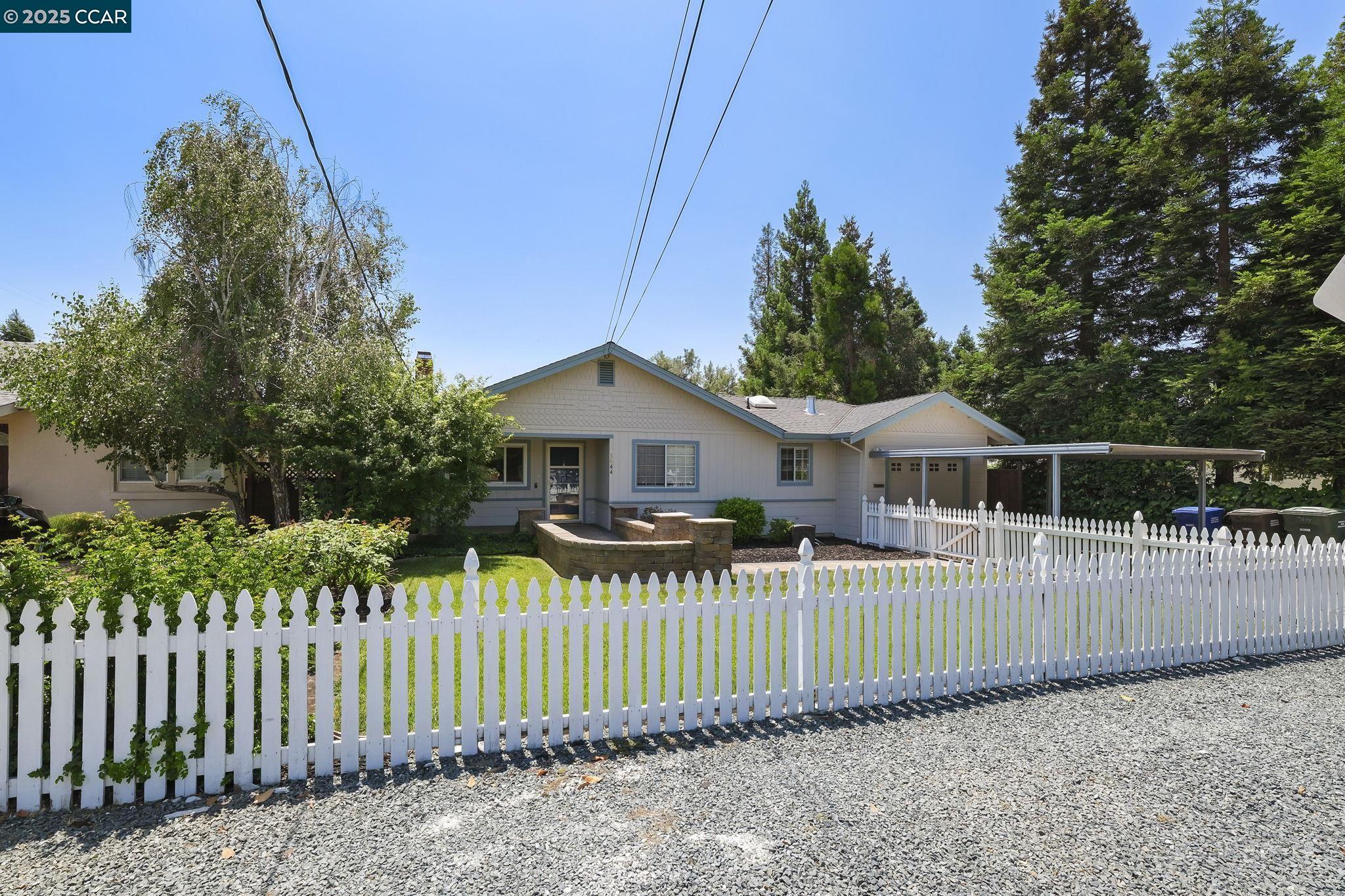 Detail Gallery Image 4 of 34 For 3644 Walnut Ave, Concord,  CA 94519 - 3 Beds | 1 Baths