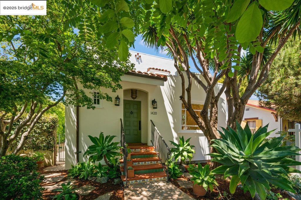 Detail Gallery Image 1 of 1 For 1420 Stannage Ave, Berkeley,  CA 94702 - 4 Beds | 3 Baths