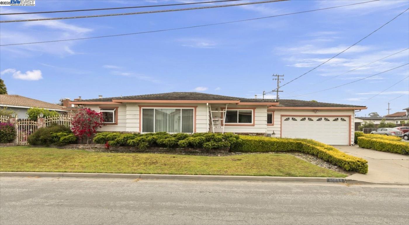 Detail Gallery Image 1 of 30 For 10899 Geil Street, Castroville,  CA 95012 - 3 Beds | 2 Baths