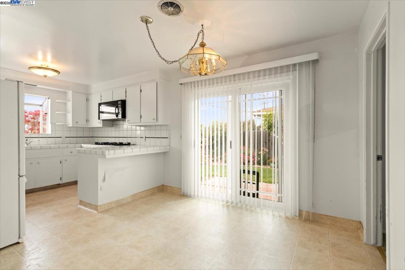 Detail Gallery Image 7 of 30 For 10899 Geil Street, Castroville,  CA 95012 - 3 Beds | 2 Baths
