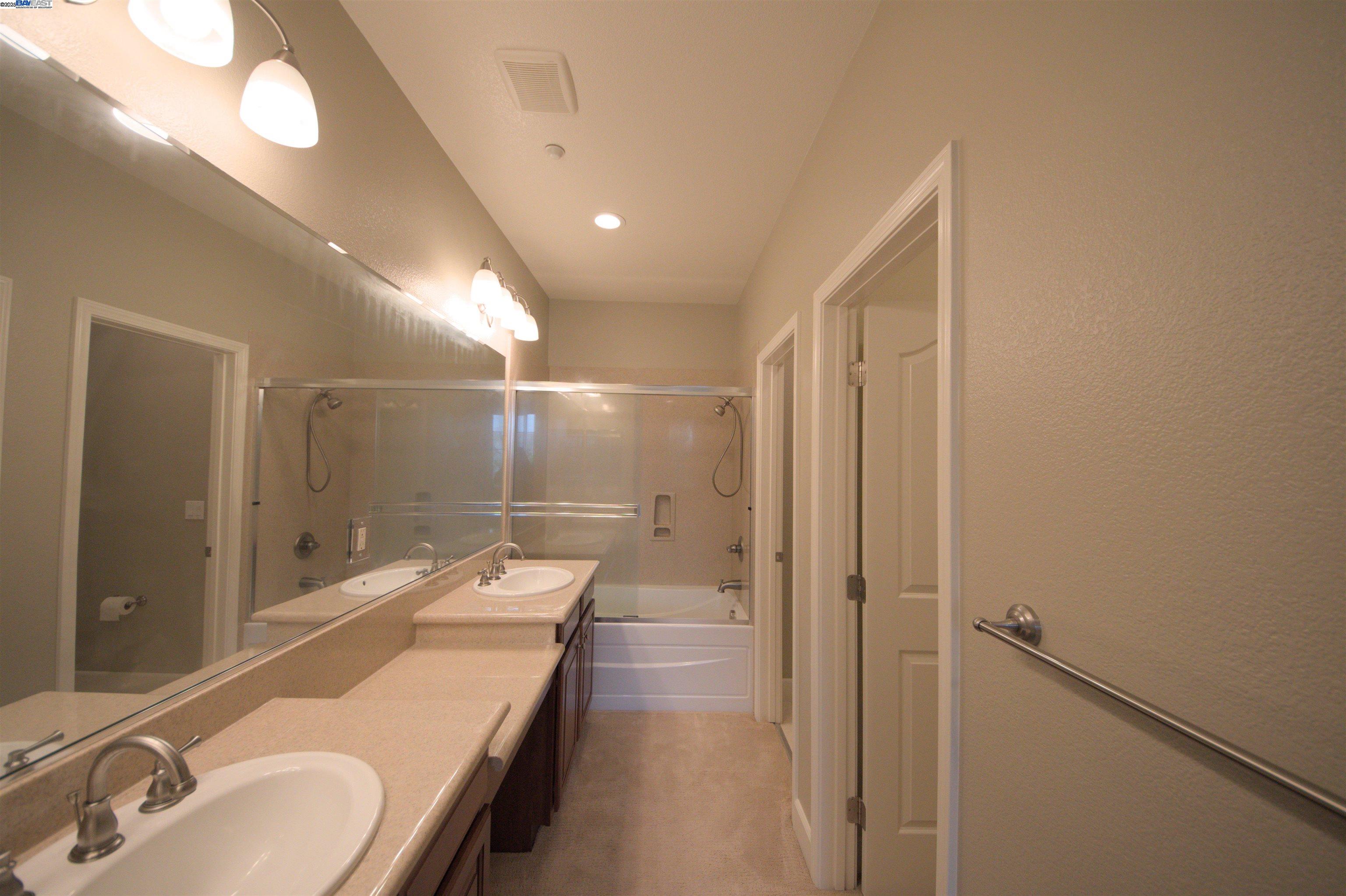 1067 Green St, Union City, California 94587, 3 Bedrooms Bedrooms, 7 Rooms Rooms,2 BathroomsBathrooms,Residential Lease,For Rent,1067 Green St,41101820