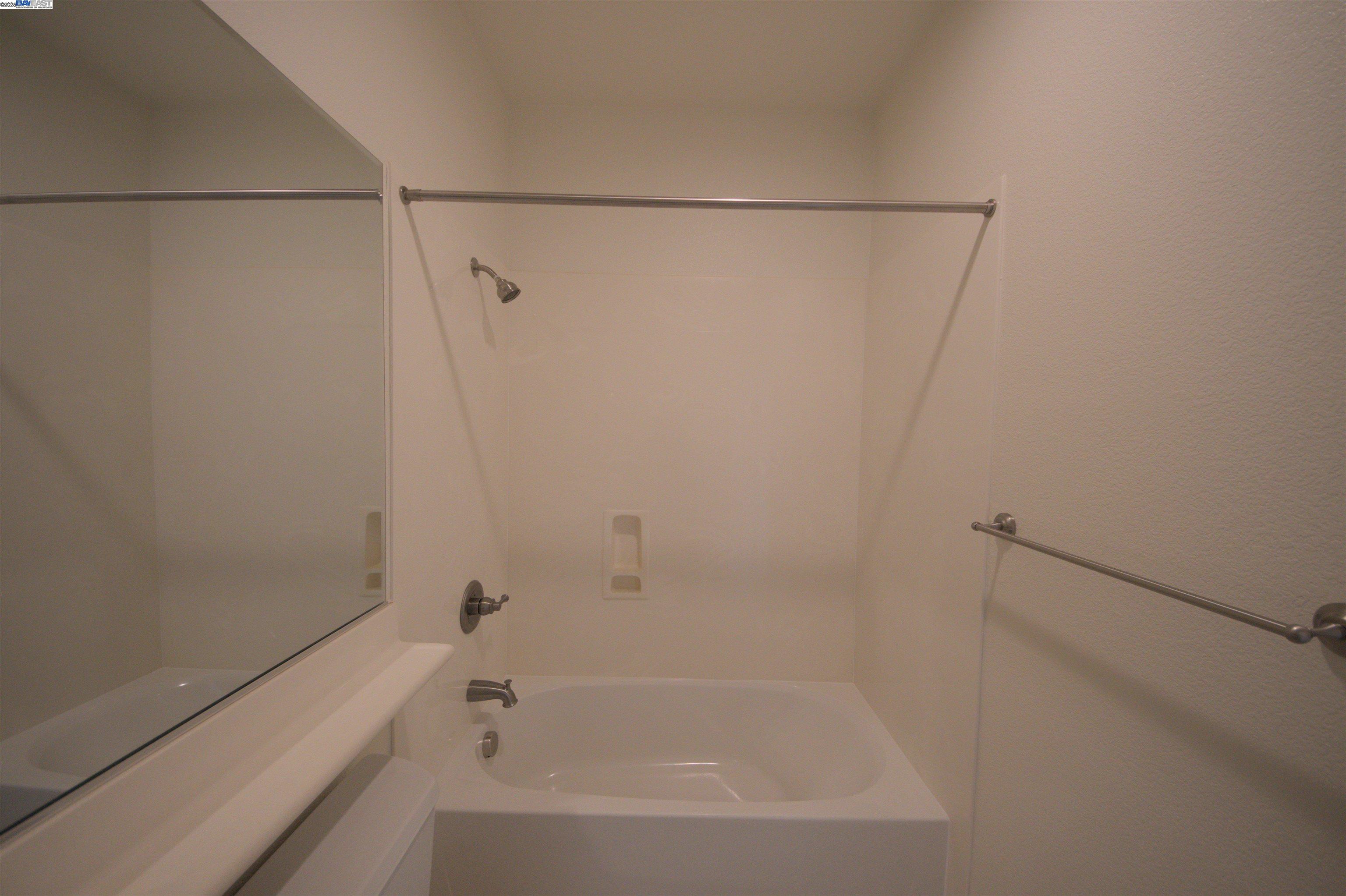 1067 Green St, Union City, California 94587, 3 Bedrooms Bedrooms, 7 Rooms Rooms,2 BathroomsBathrooms,Residential Lease,For Rent,1067 Green St,41101820