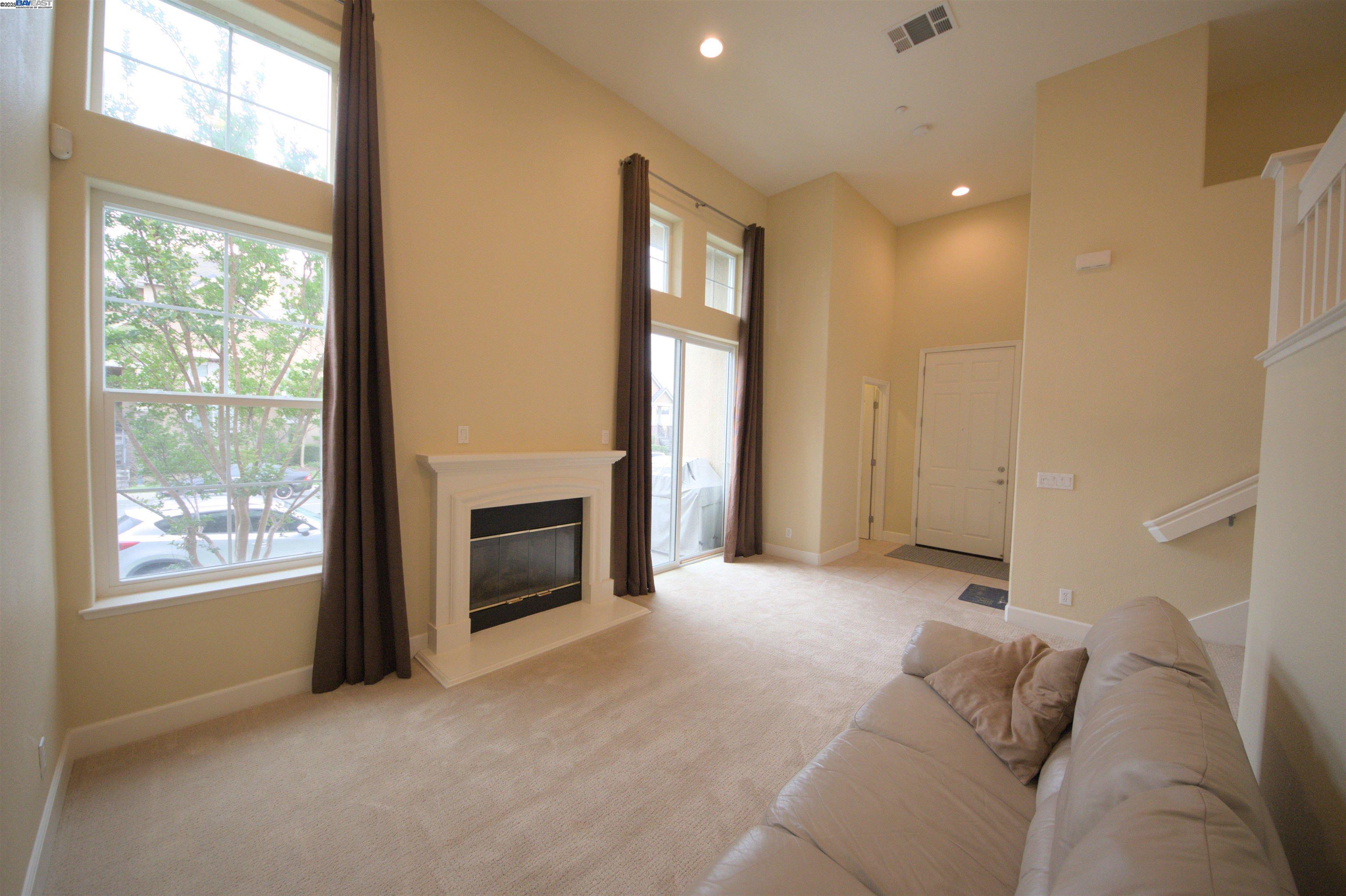 1067 Green St, Union City, California 94587, 3 Bedrooms Bedrooms, 7 Rooms Rooms,2 BathroomsBathrooms,Residential Lease,For Rent,1067 Green St,41101820