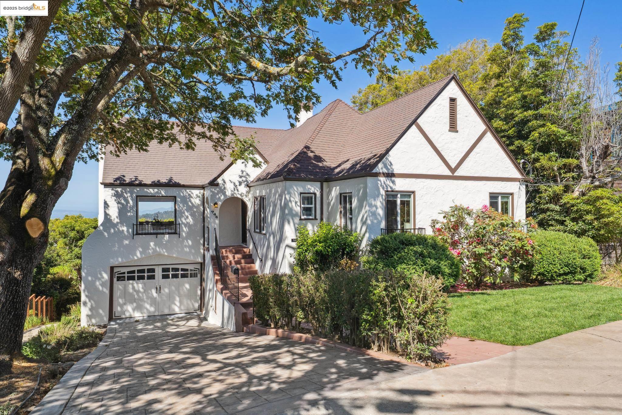 Detail Gallery Image 2 of 58 For 744 Coventry Road, Kensington,  CA 94707 - 4 Beds | 3 Baths