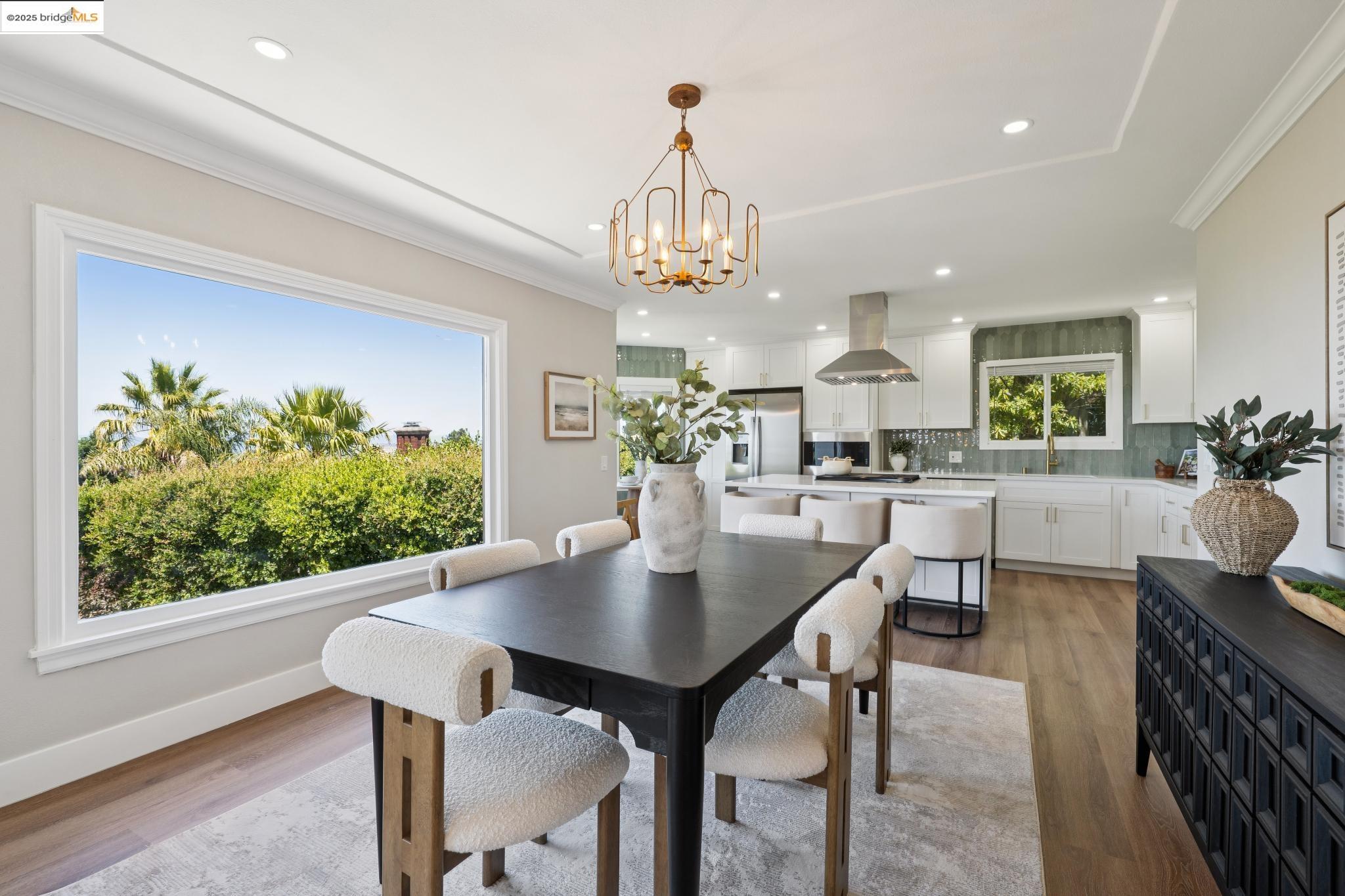 Detail Gallery Image 13 of 58 For 744 Coventry Road, Kensington,  CA 94707 - 4 Beds | 3 Baths