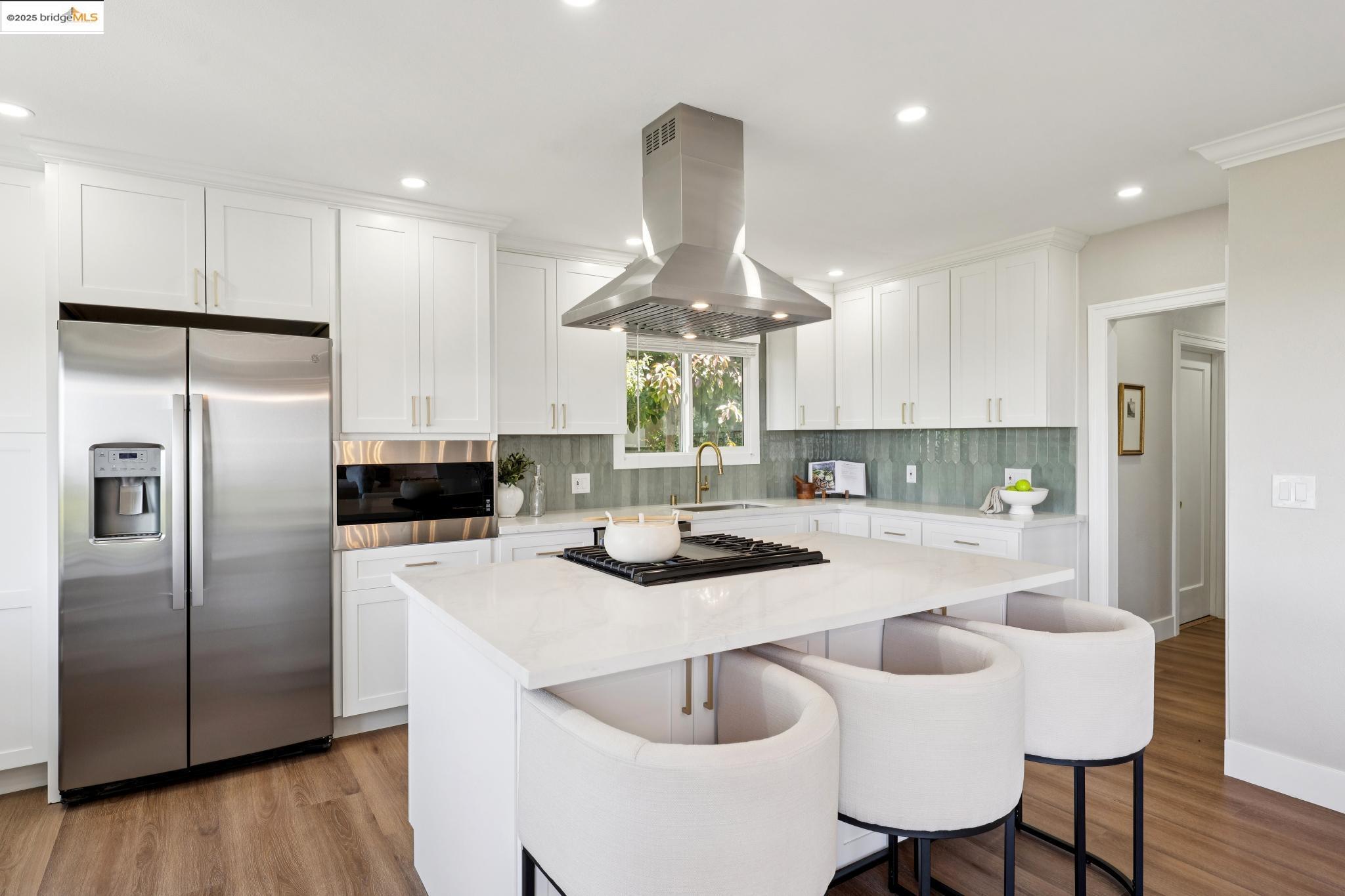 Detail Gallery Image 17 of 58 For 744 Coventry Road, Kensington,  CA 94707 - 4 Beds | 3 Baths
