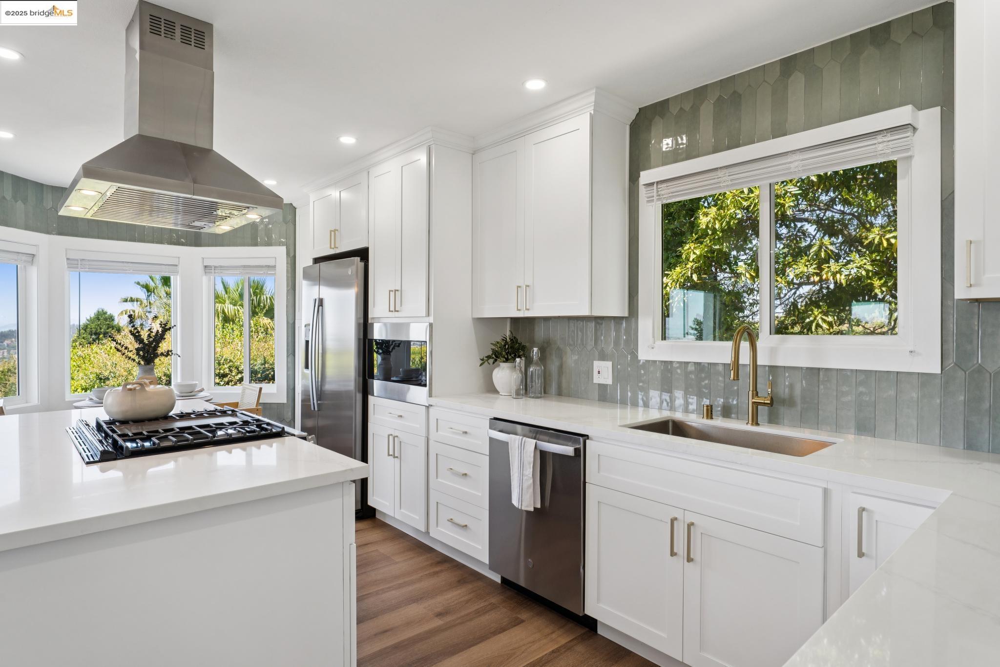 Detail Gallery Image 19 of 58 For 744 Coventry Road, Kensington,  CA 94707 - 4 Beds | 3 Baths