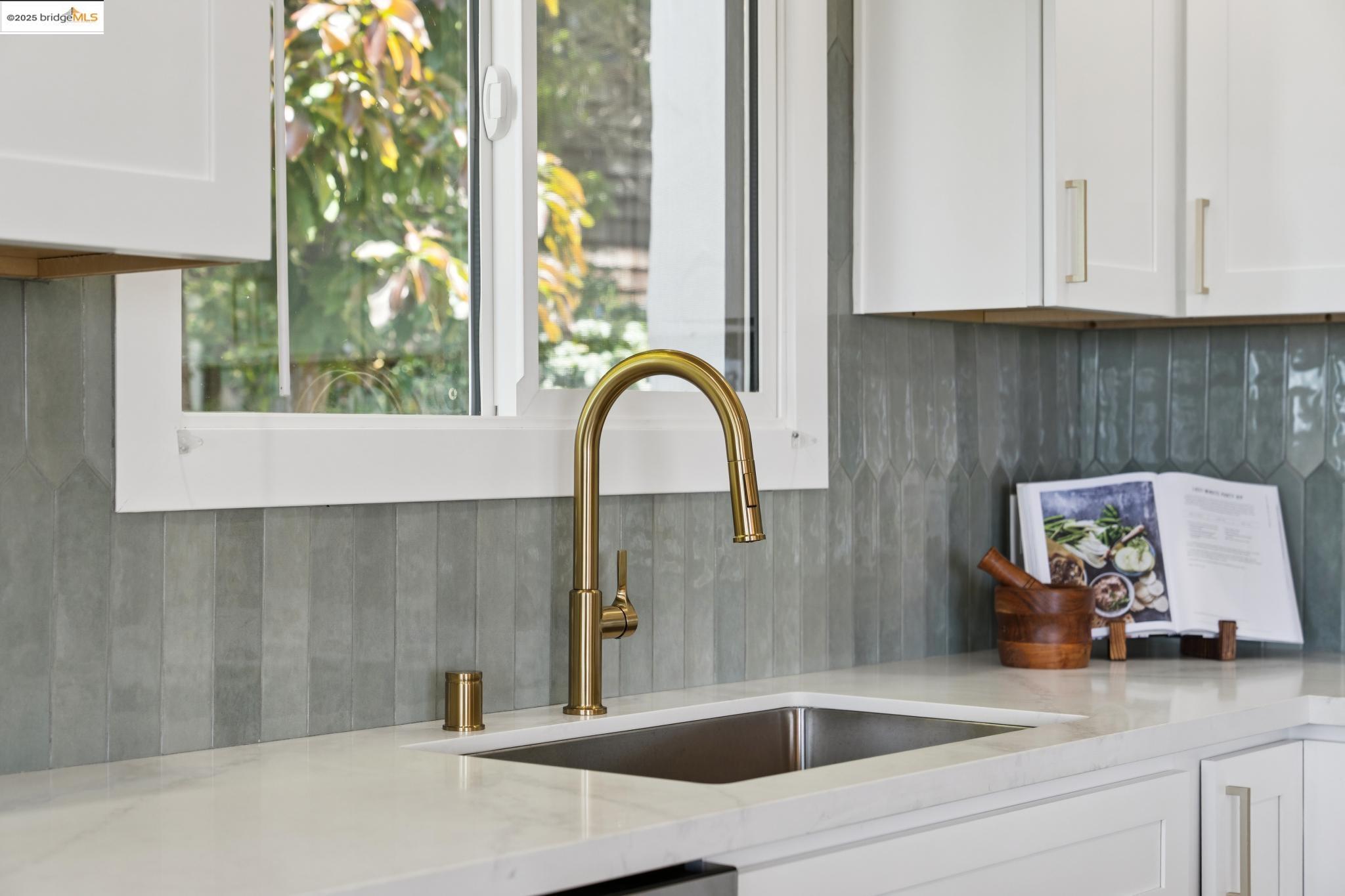 Detail Gallery Image 20 of 58 For 744 Coventry Road, Kensington,  CA 94707 - 4 Beds | 3 Baths