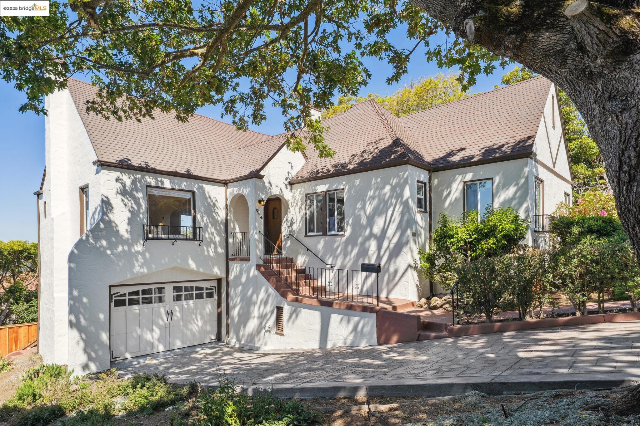 Detail Gallery Image 3 of 58 For 744 Coventry Road, Kensington,  CA 94707 - 4 Beds | 3 Baths