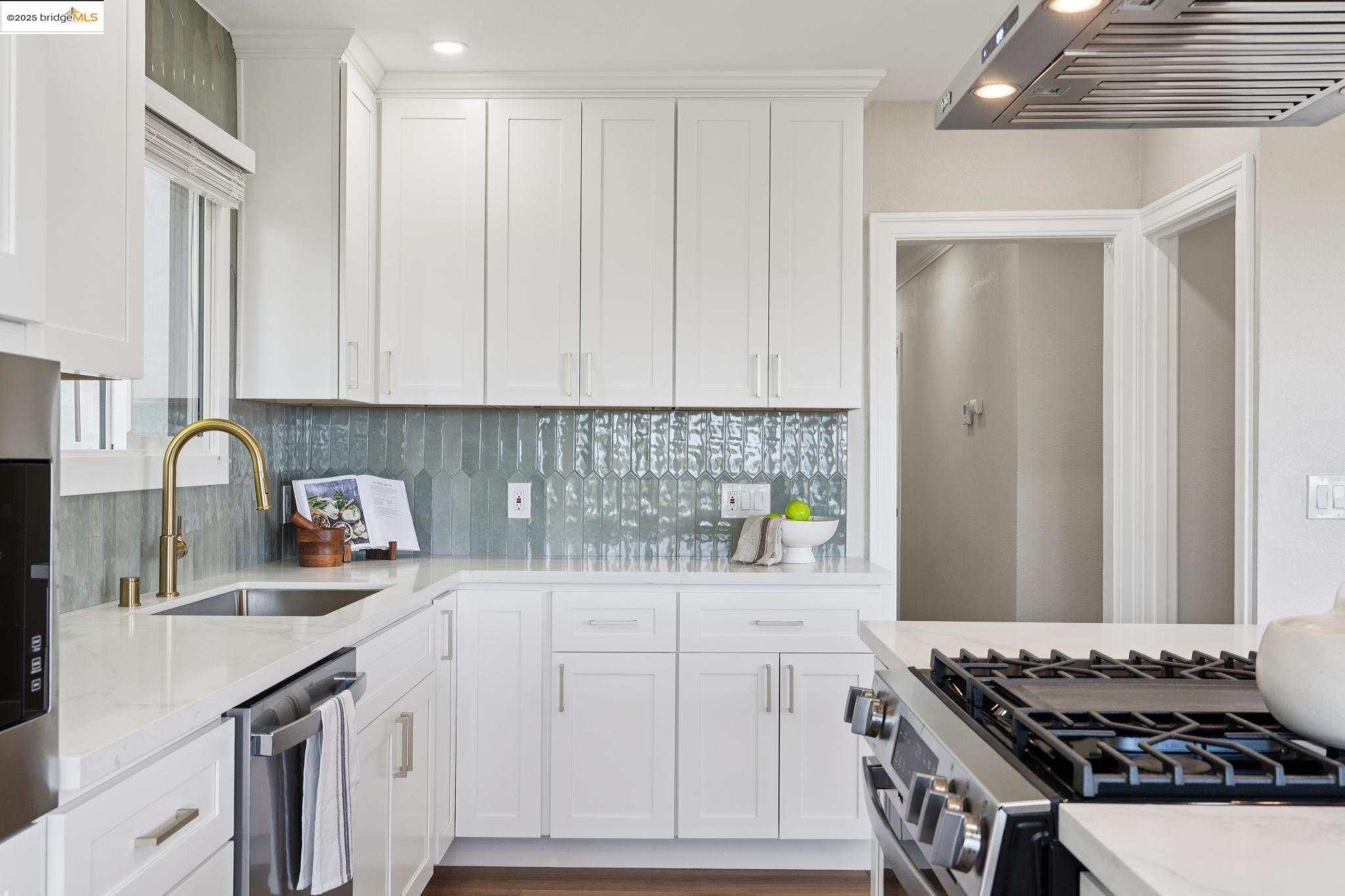 Detail Gallery Image 23 of 58 For 744 Coventry Road, Kensington,  CA 94707 - 4 Beds | 3 Baths