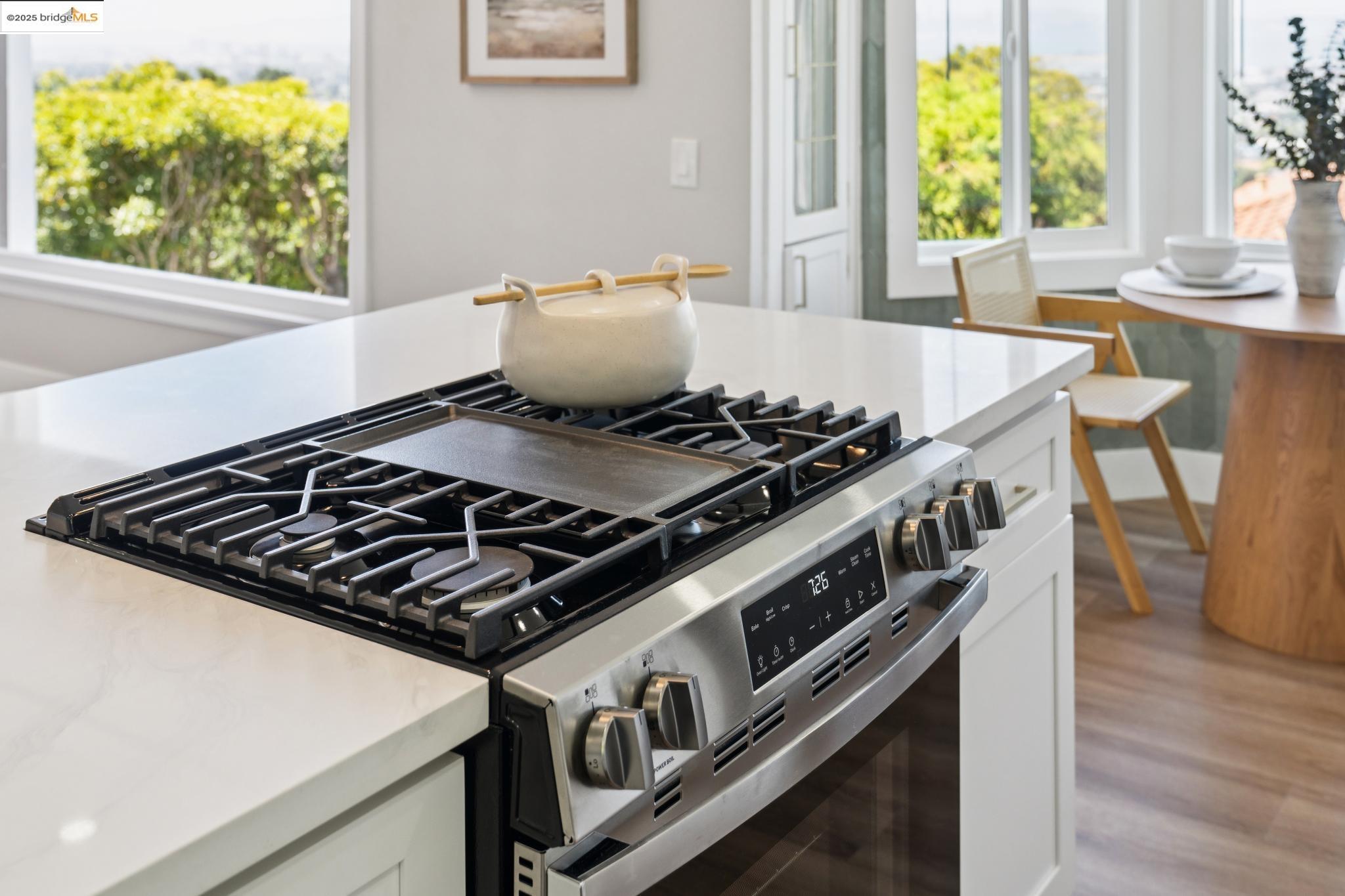 Detail Gallery Image 24 of 58 For 744 Coventry Road, Kensington,  CA 94707 - 4 Beds | 3 Baths