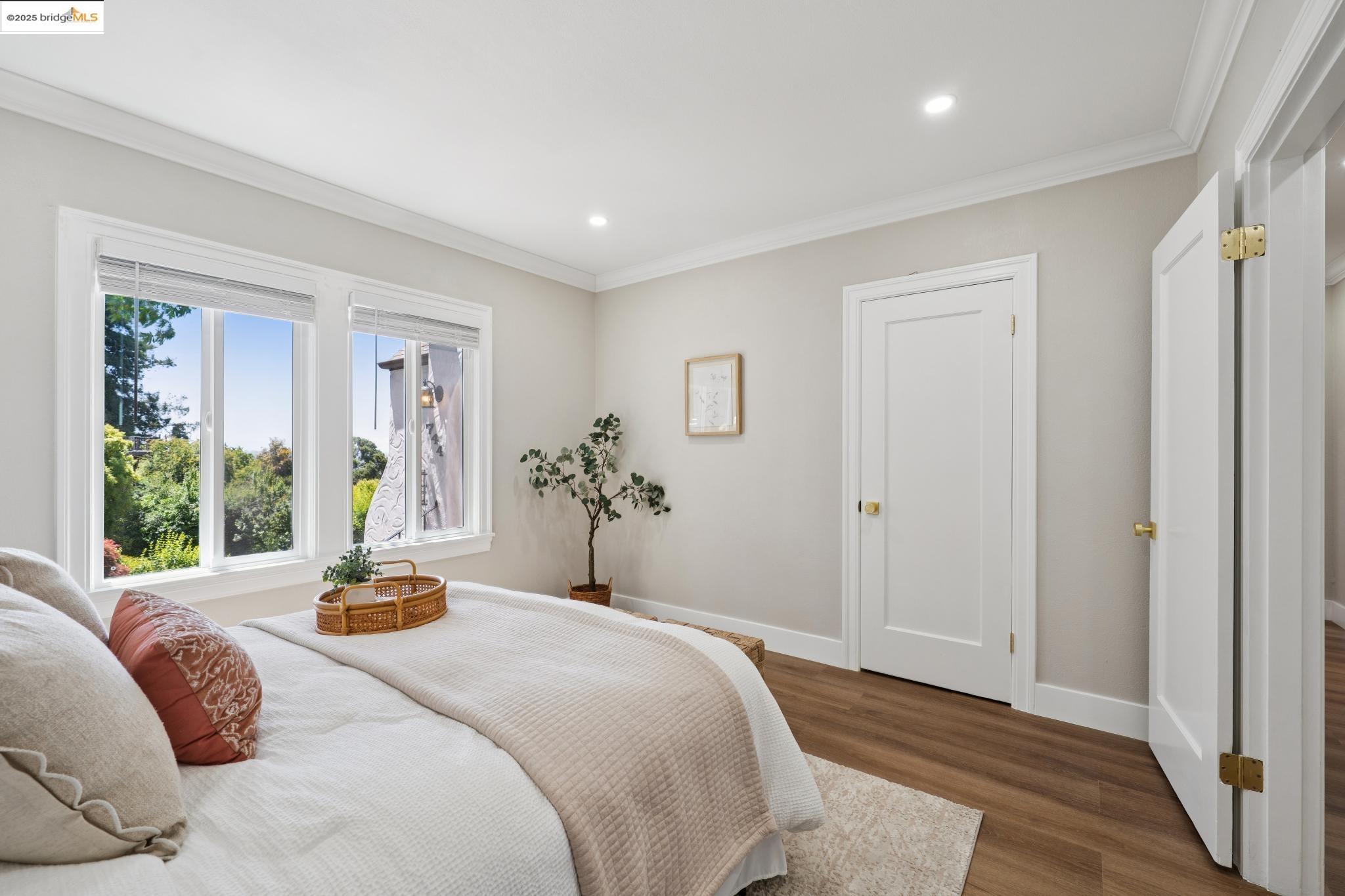 Detail Gallery Image 34 of 58 For 744 Coventry Road, Kensington,  CA 94707 - 4 Beds | 3 Baths